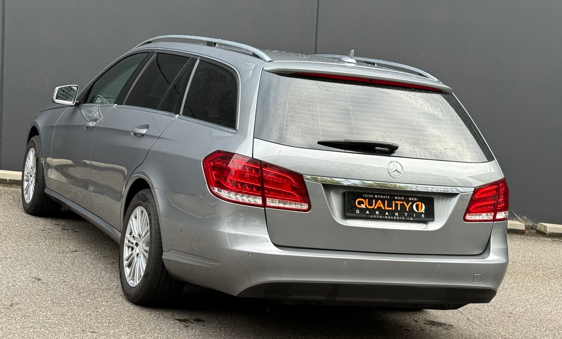 MERCEDES-BENZ E 220 CDI-image-2