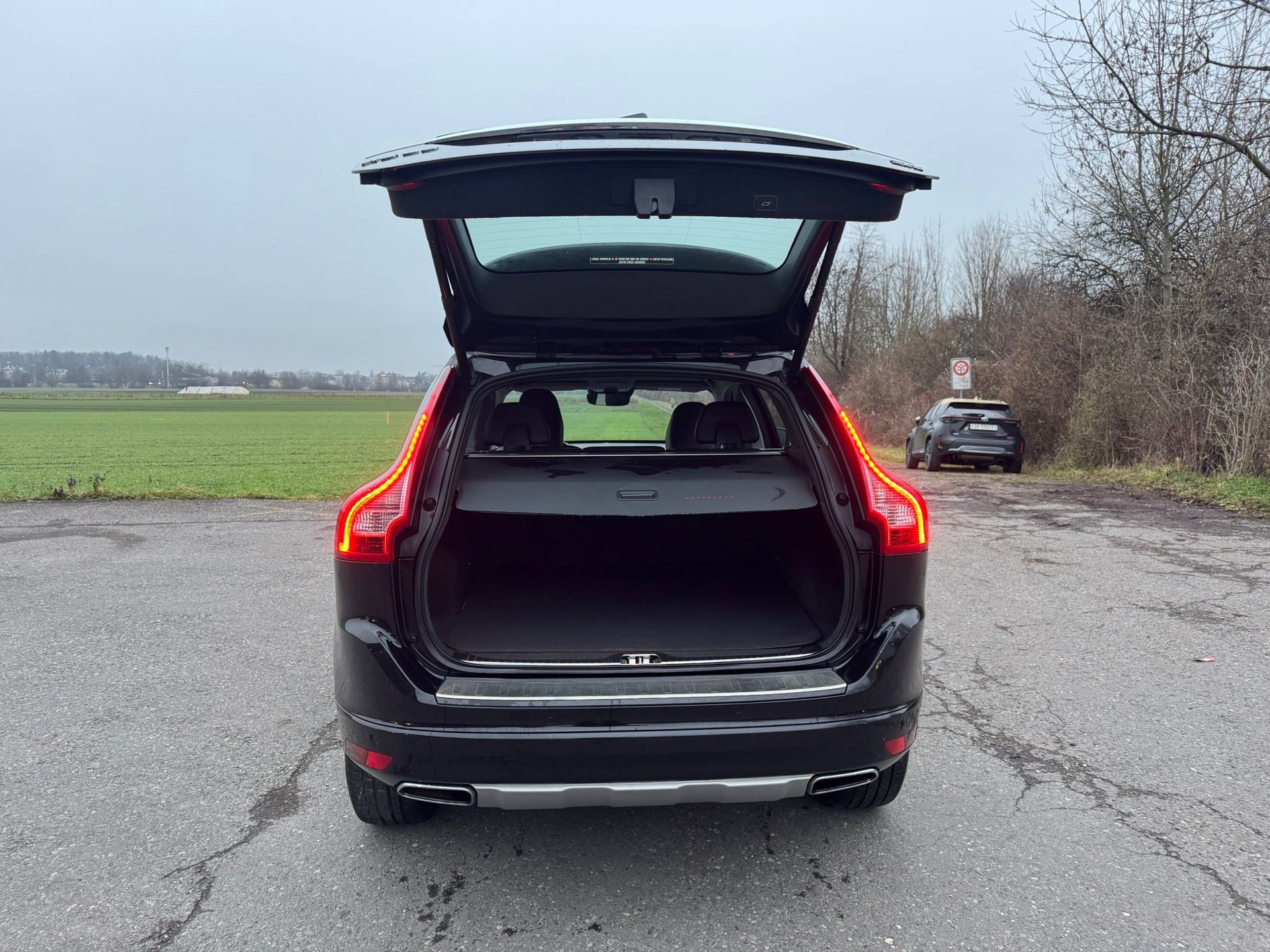 VOLVO XC60 D5 AWD OceanRace Geartronic-image-6