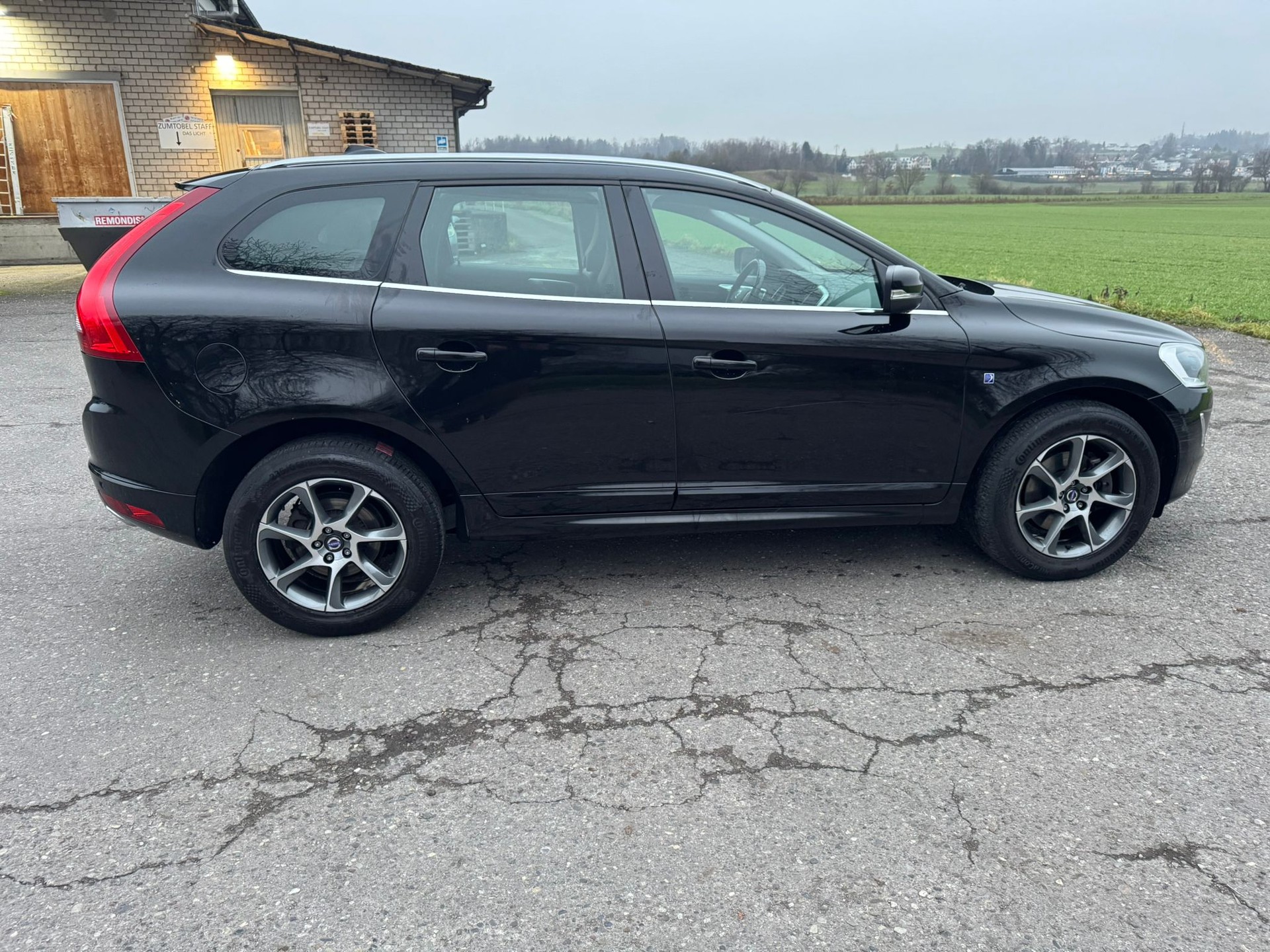 VOLVO XC60 D5 AWD OceanRace Geartronic-image-9