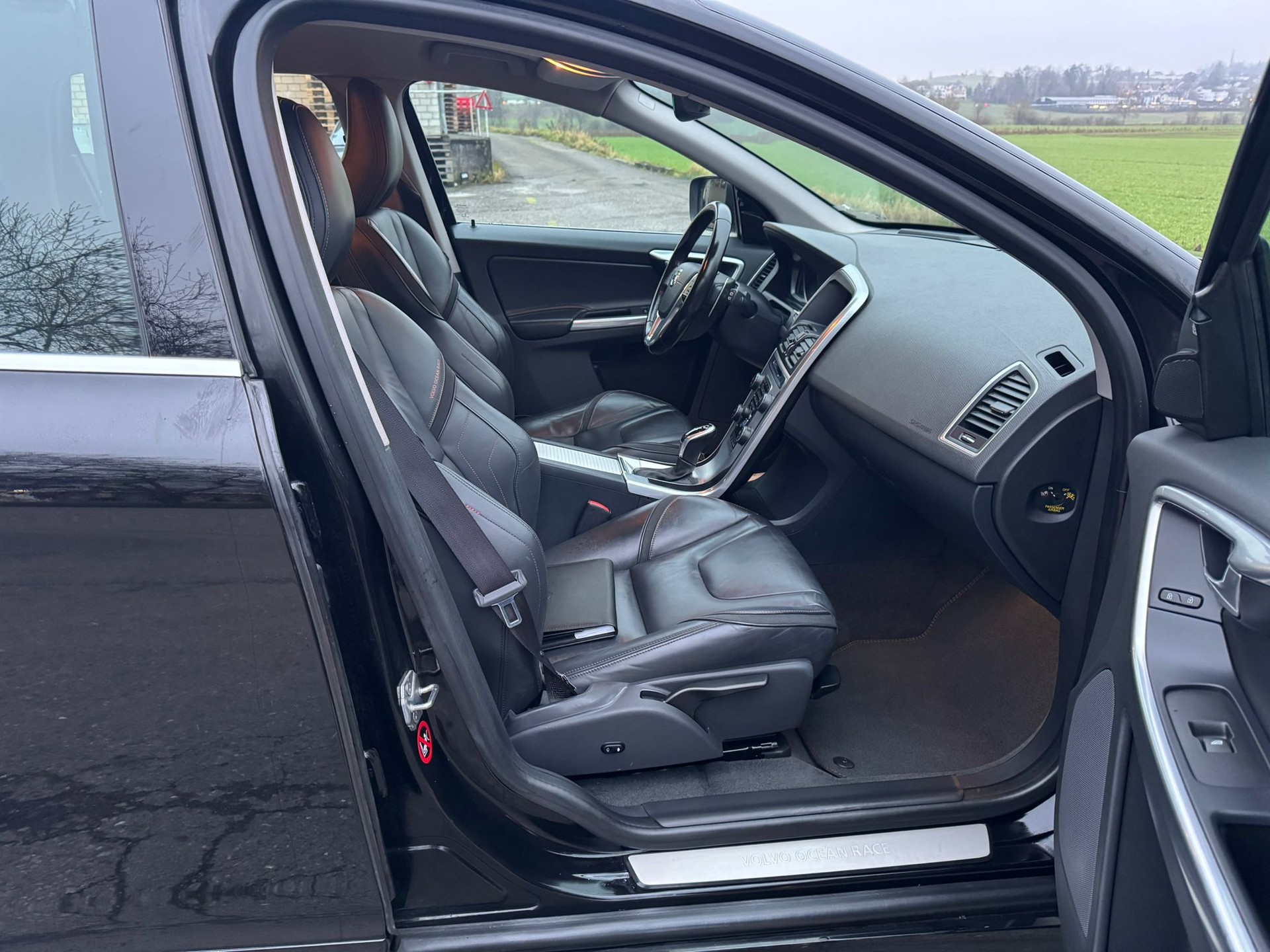 VOLVO XC60 D5 AWD OceanRace Geartronic-image-10