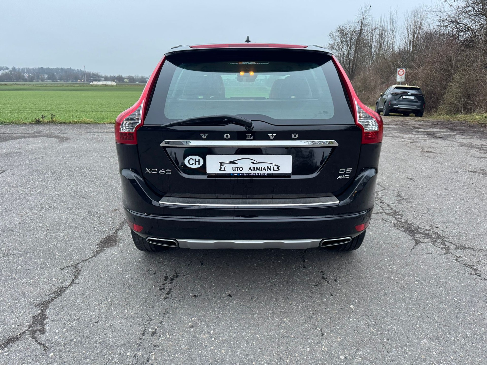 VOLVO XC60 D5 AWD OceanRace Geartronic-image-3