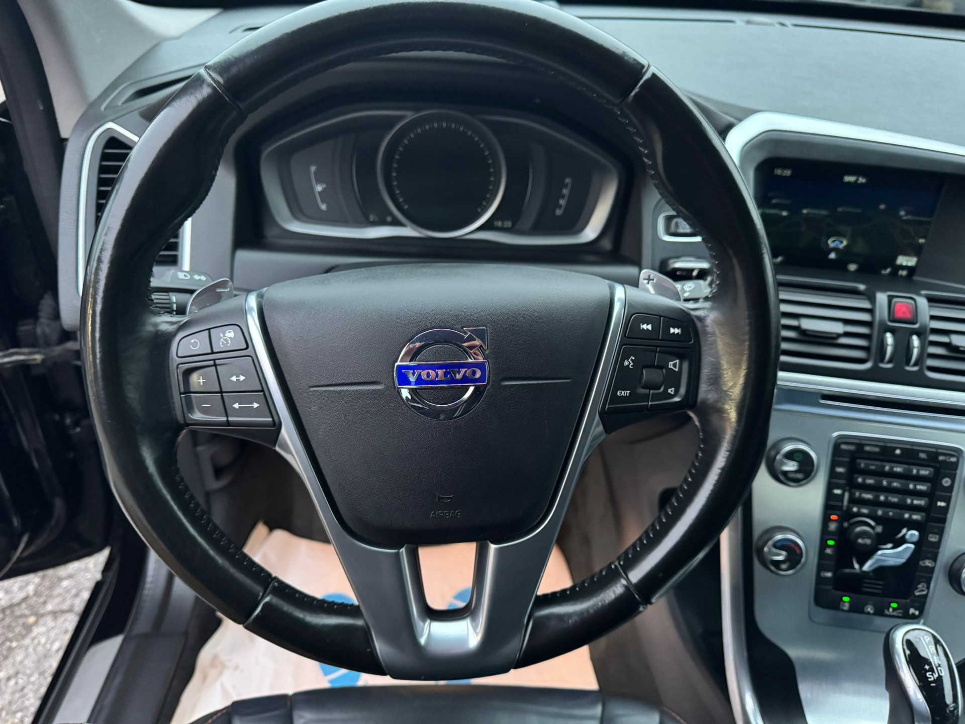 VOLVO XC60 D5 AWD OceanRace Geartronic-image-19