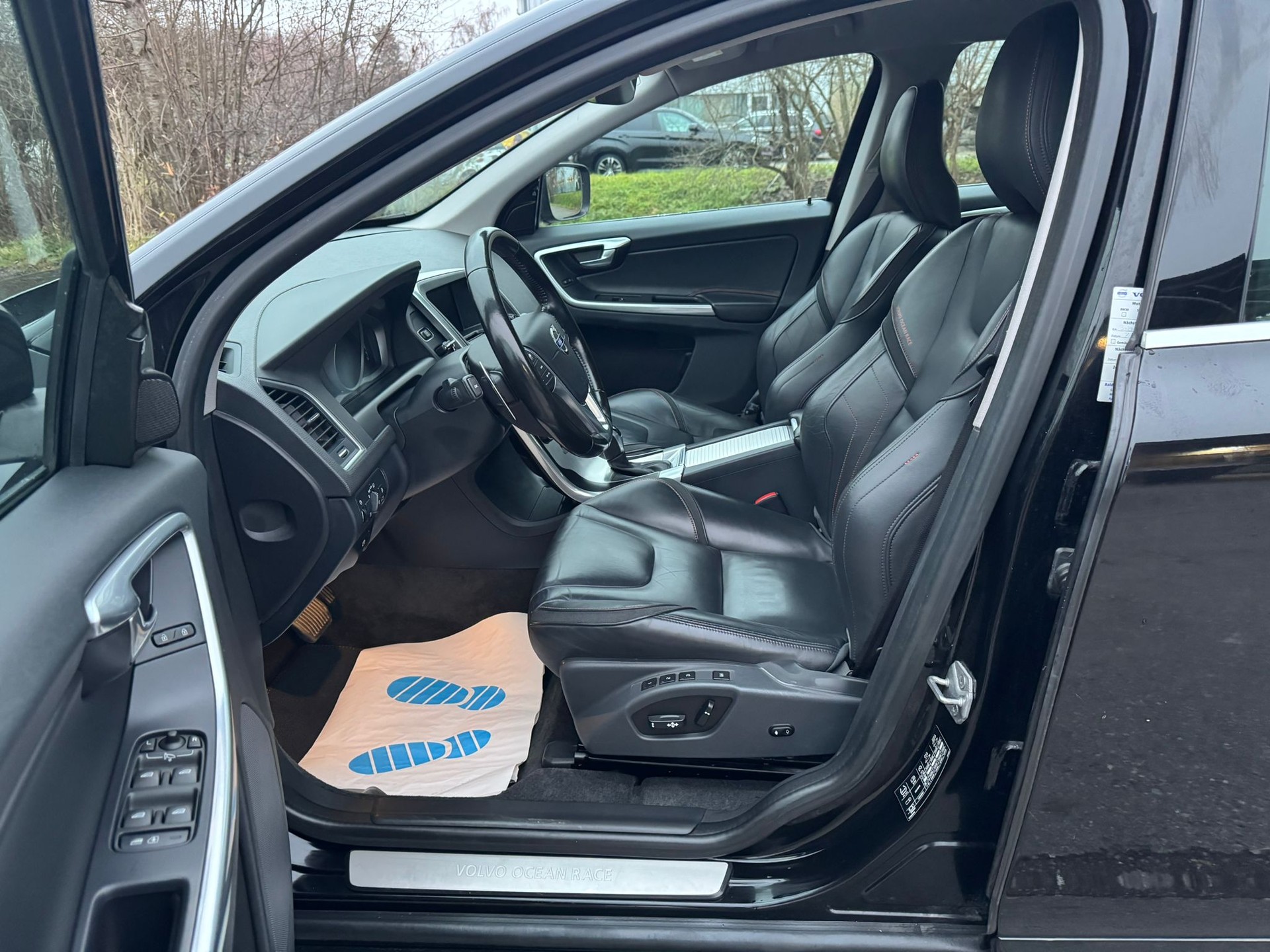 VOLVO XC60 D5 AWD OceanRace Geartronic-image-12