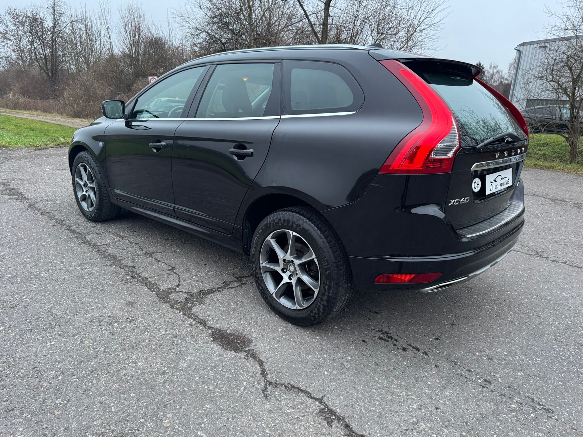 VOLVO XC60 D5 AWD OceanRace Geartronic-image-4