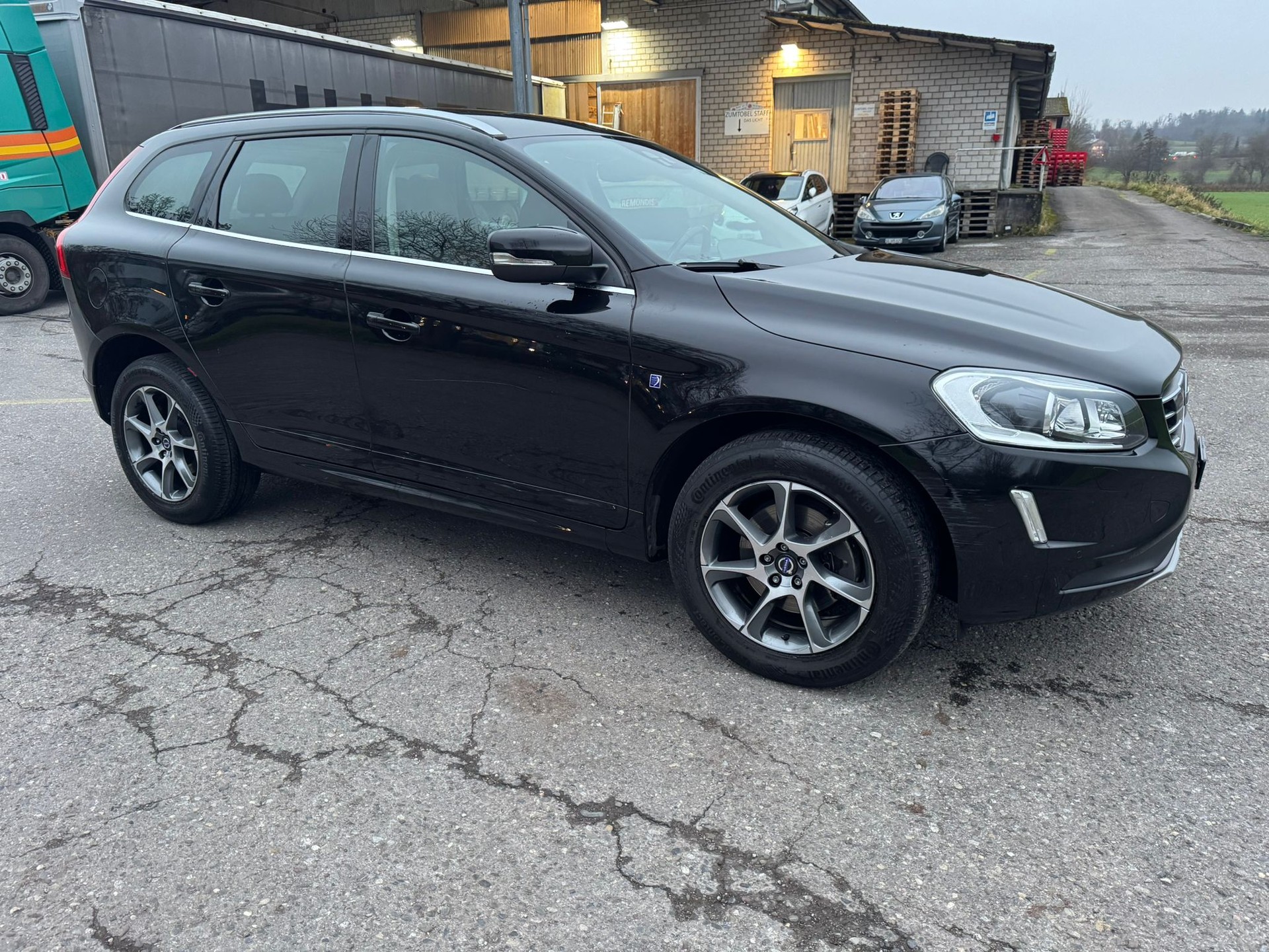 VOLVO XC60 D5 AWD OceanRace Geartronic-image-2