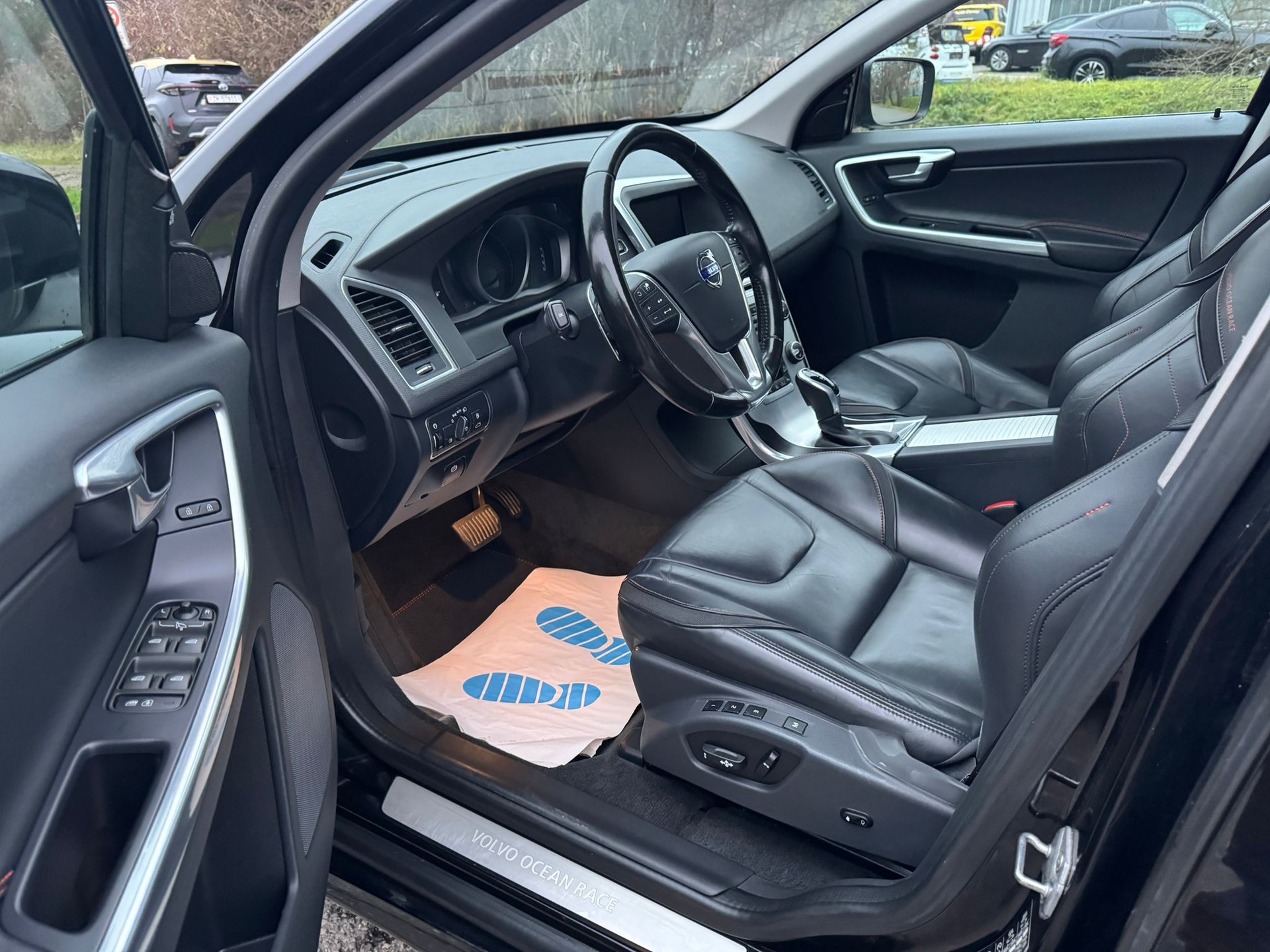 VOLVO XC60 D5 AWD OceanRace Geartronic-image-13