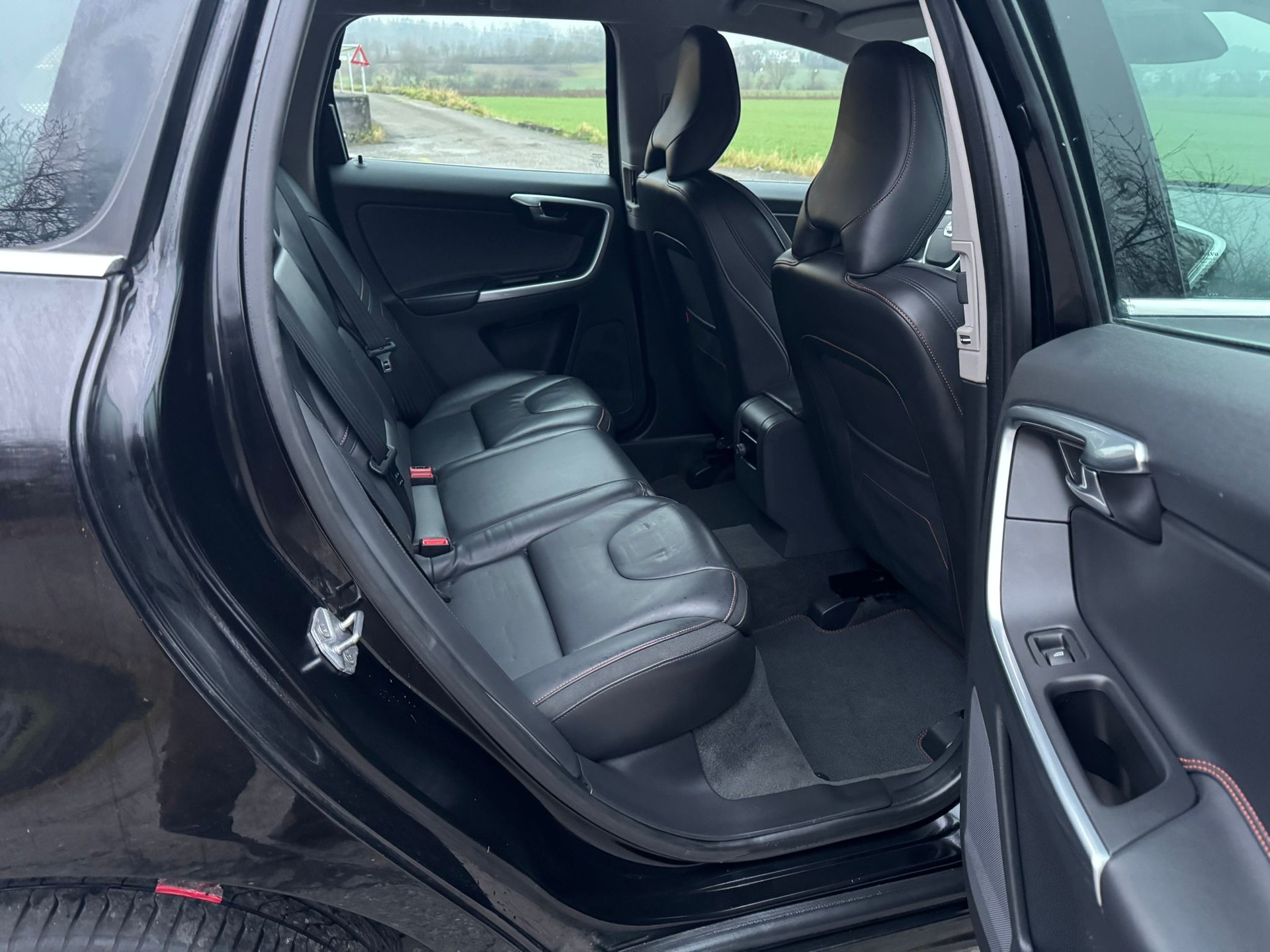 VOLVO XC60 D5 AWD OceanRace Geartronic-image-11
