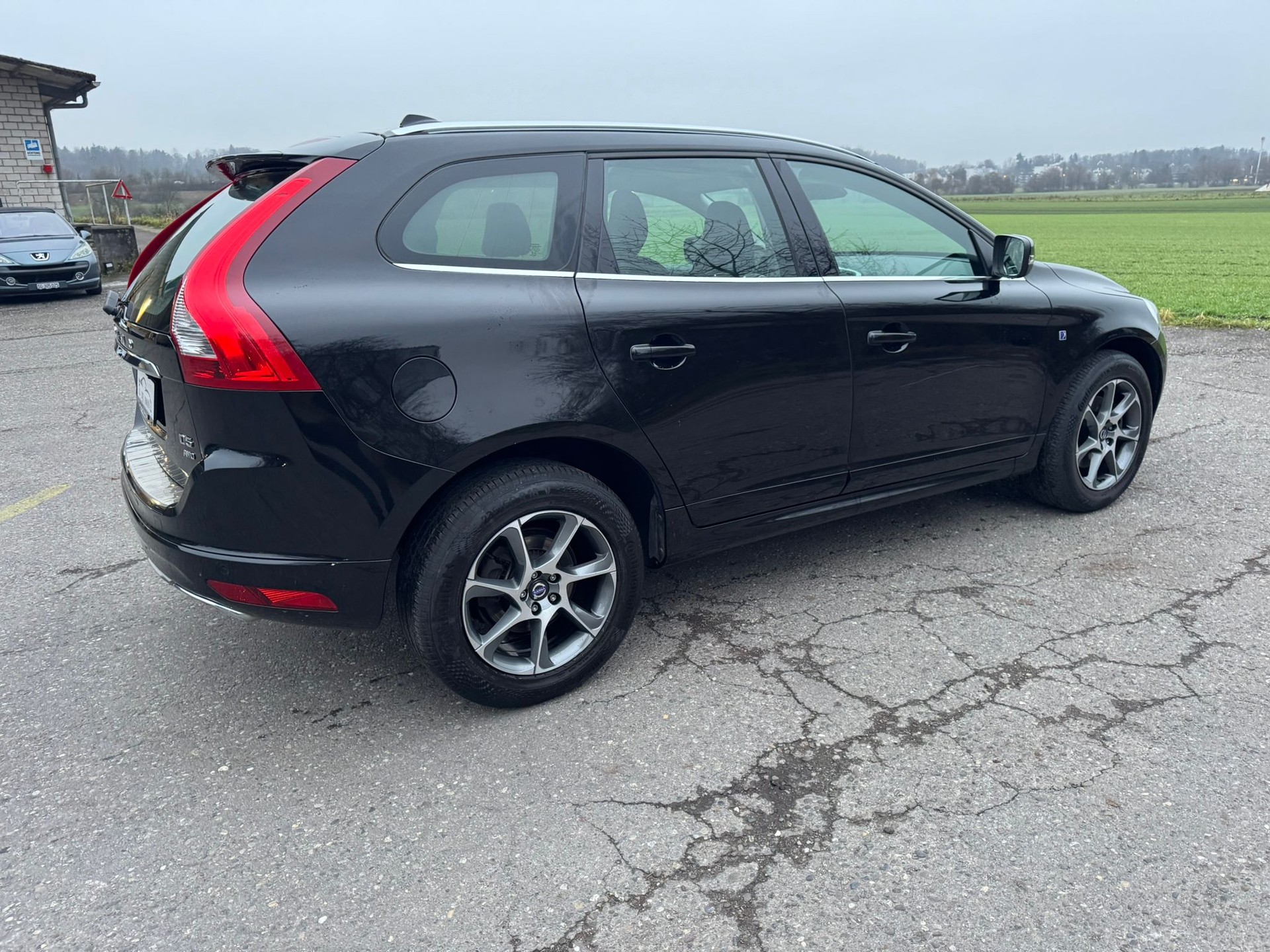 VOLVO XC60 D5 AWD OceanRace Geartronic-image-5