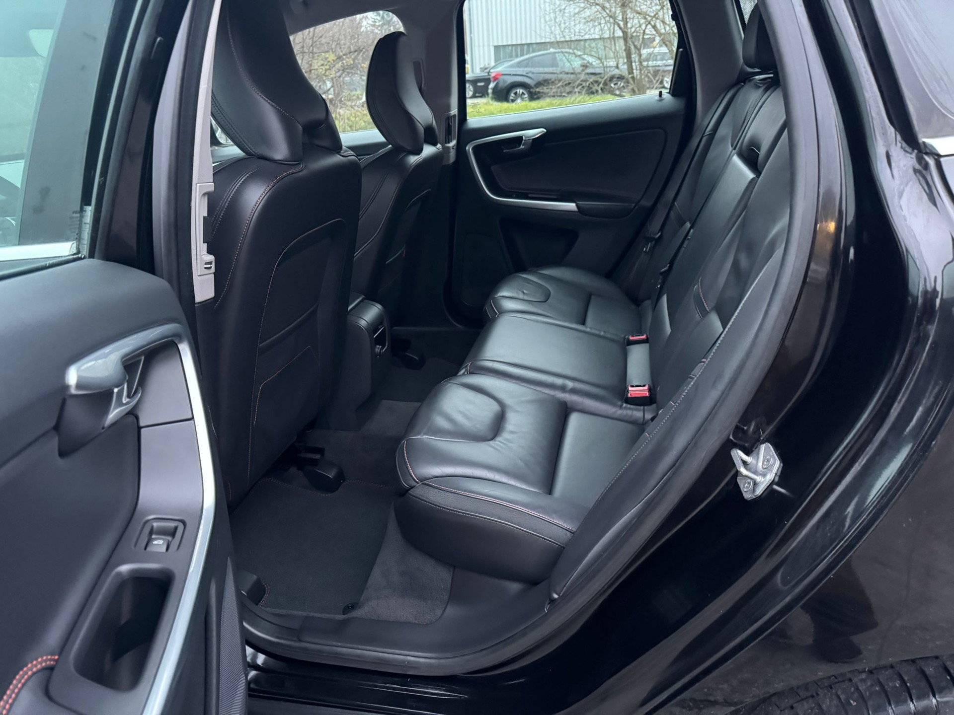 VOLVO XC60 D5 AWD OceanRace Geartronic-image-16