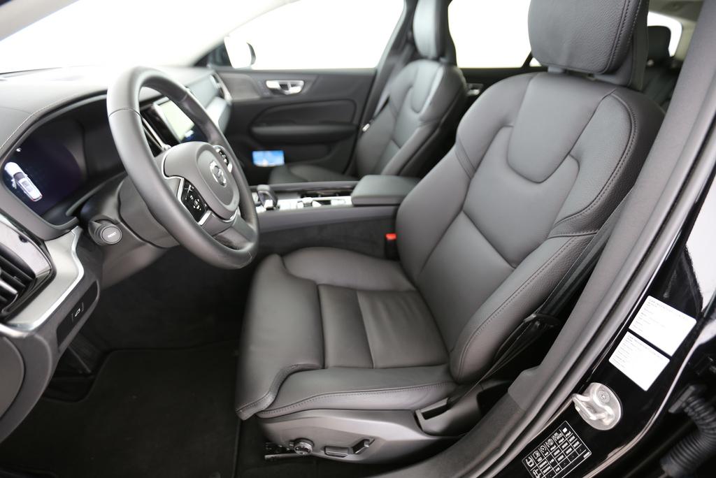 VOLVO V60 2.0 B4 Ultra Dark-image-2