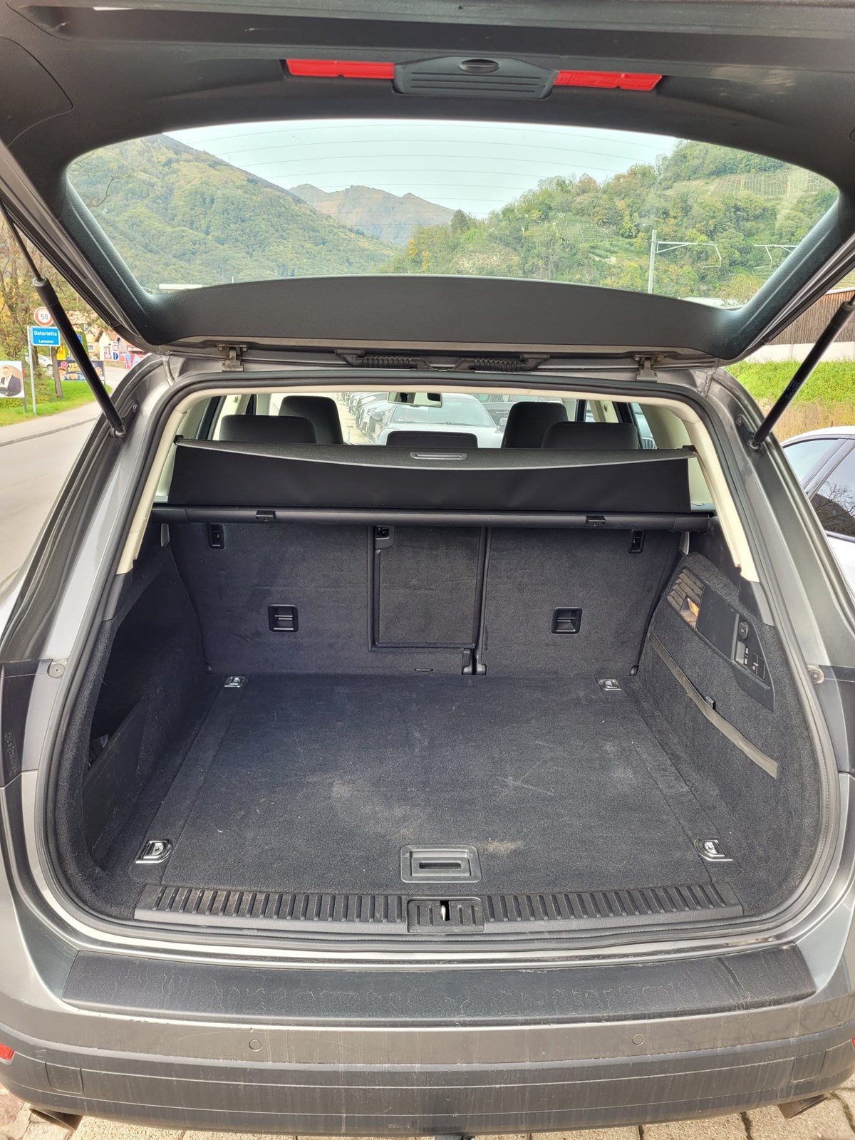 VW Touareg 3.0 TDI BlueMotion Technology Tiptronic-image-5