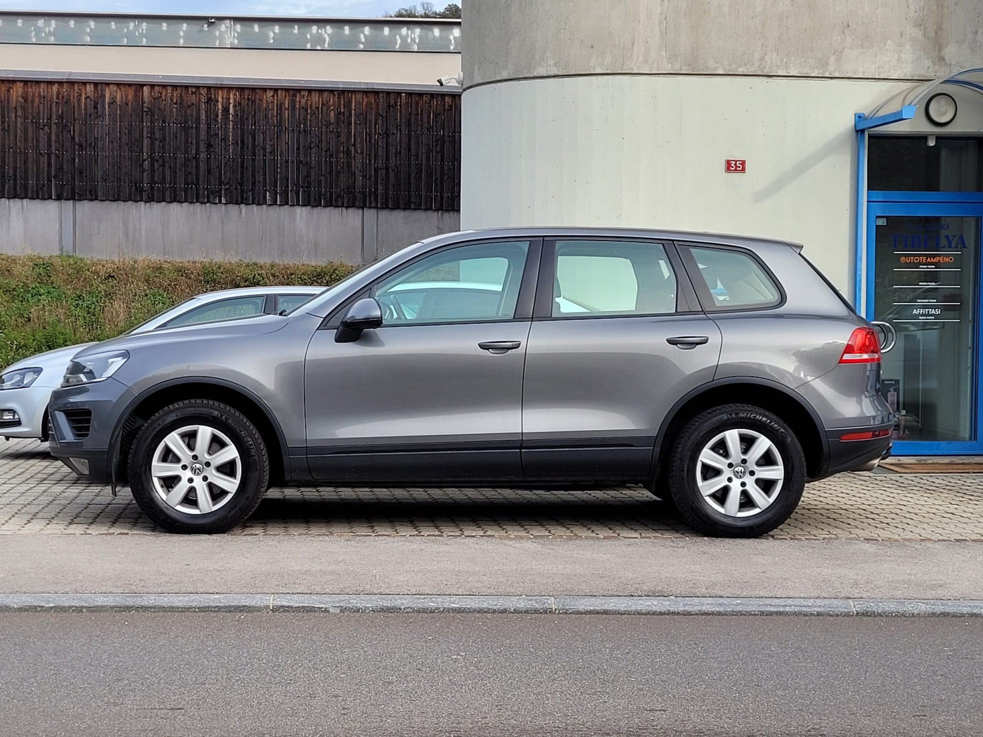 VW Touareg 3.0 TDI BlueMotion Technology Tiptronic-image-2