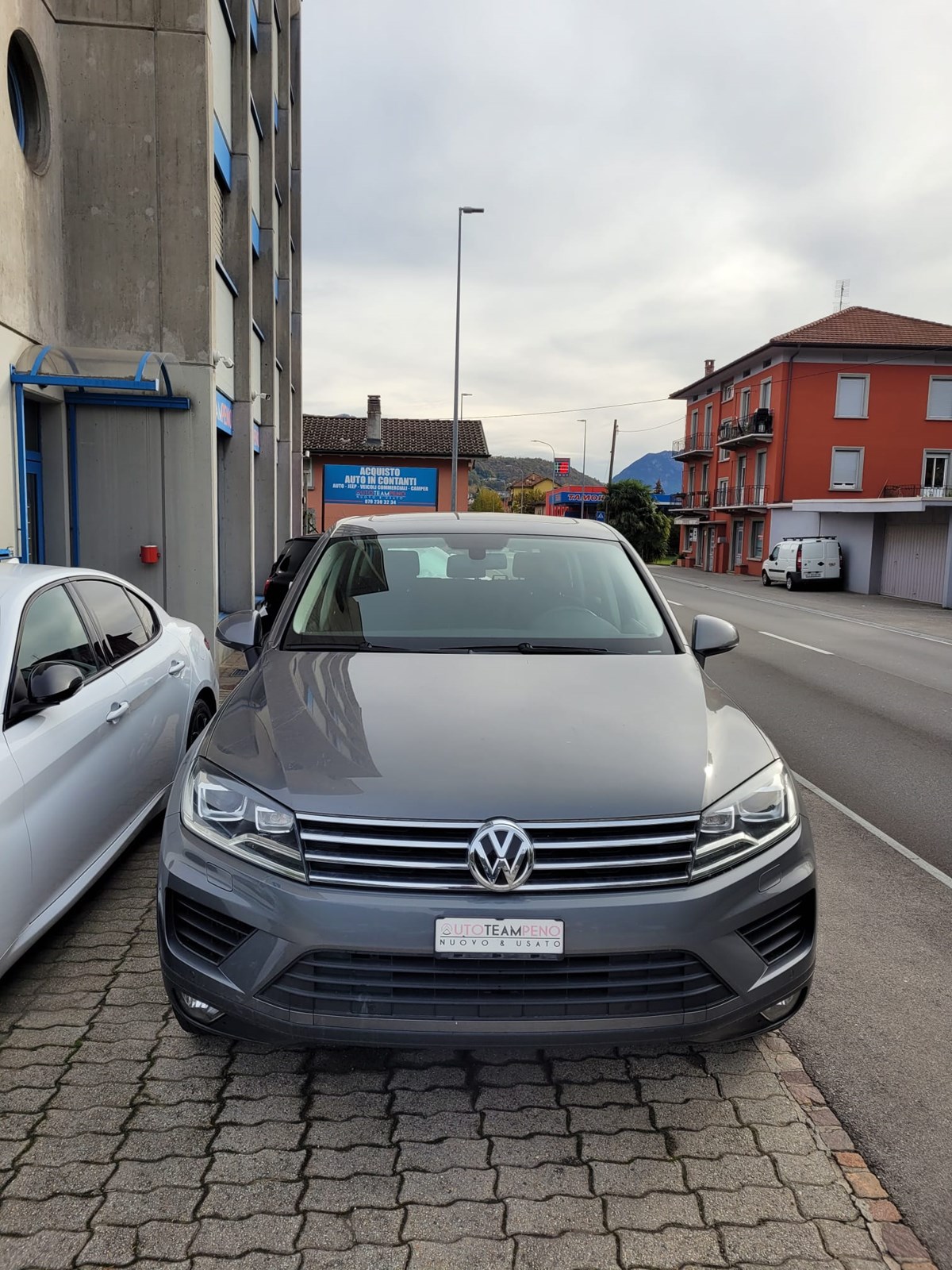VW Touareg 3.0 TDI BlueMotion Technology Tiptronic-image-1