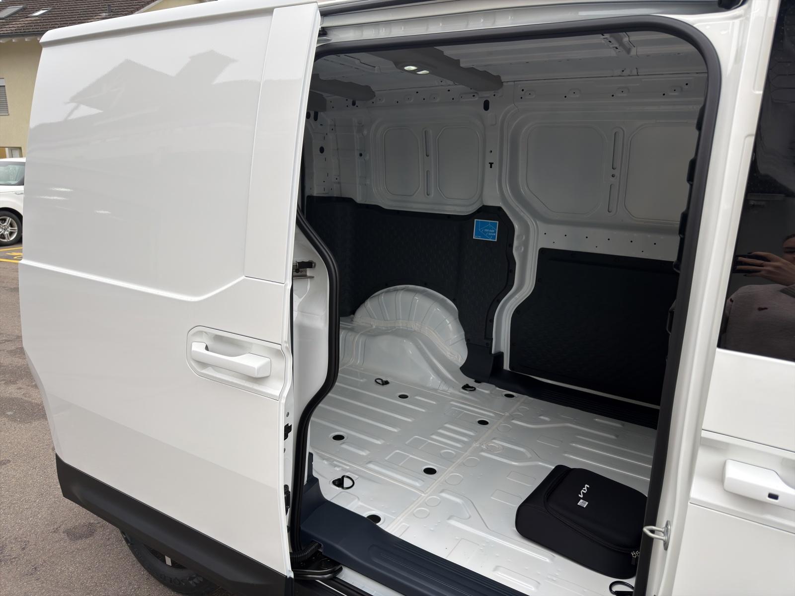 KIA PV5 Cargo 51.5 kWh Plus-image-16