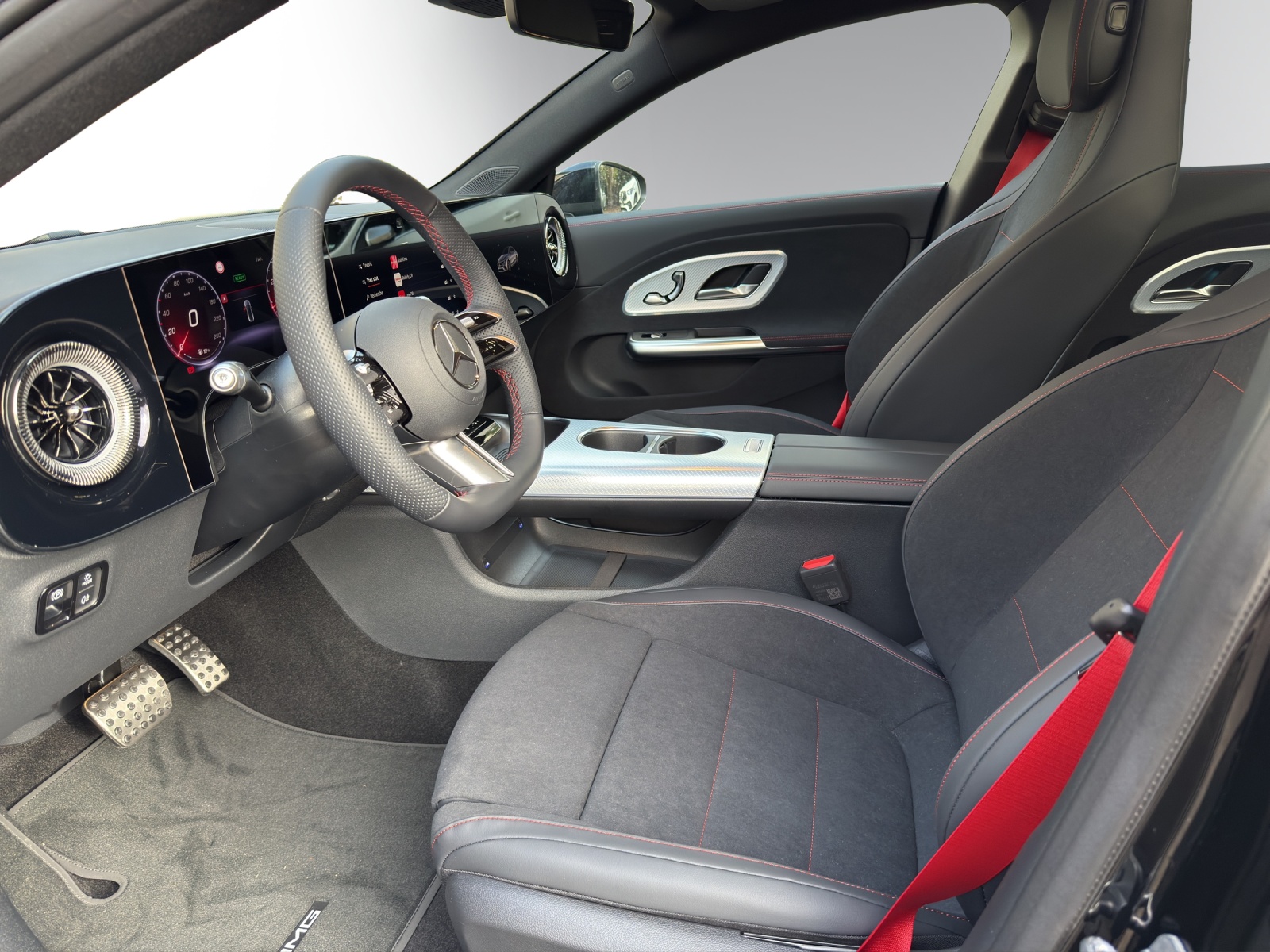 MERCEDES-BENZ CLA 200 8G-DCT 4Matic-image-4