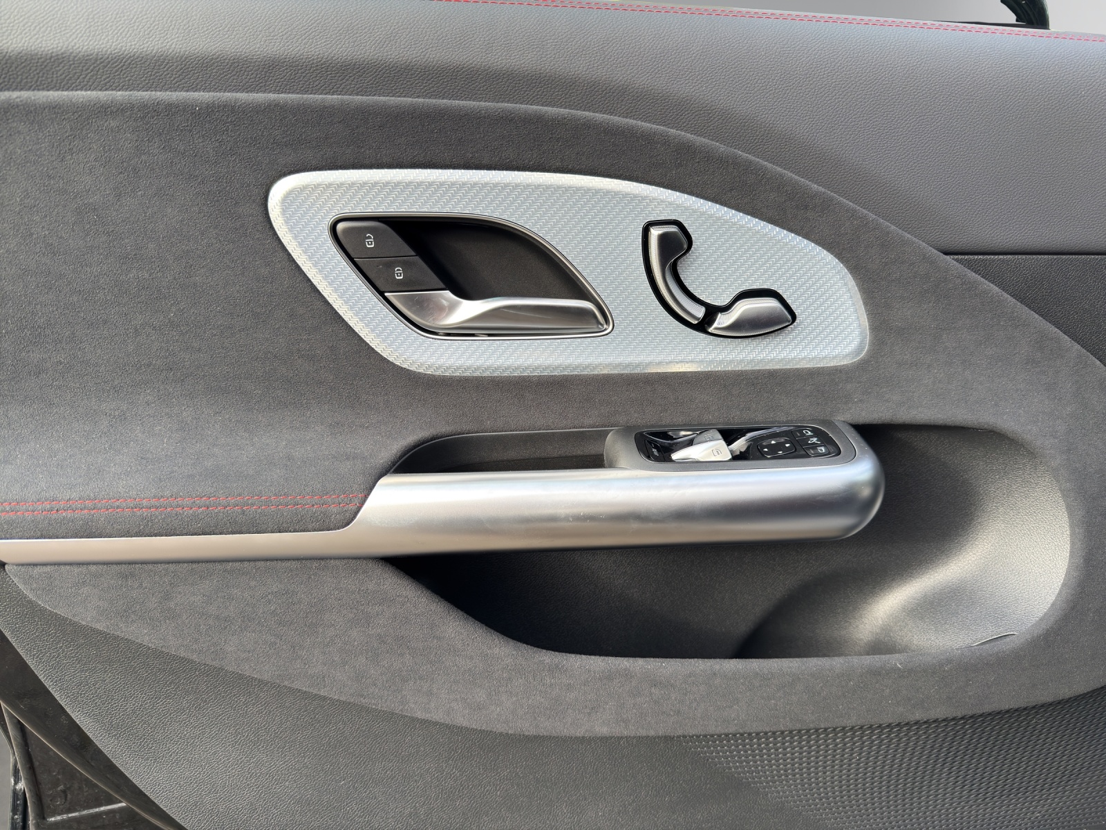 MERCEDES-BENZ CLA 200 8G-DCT 4Matic-image-5
