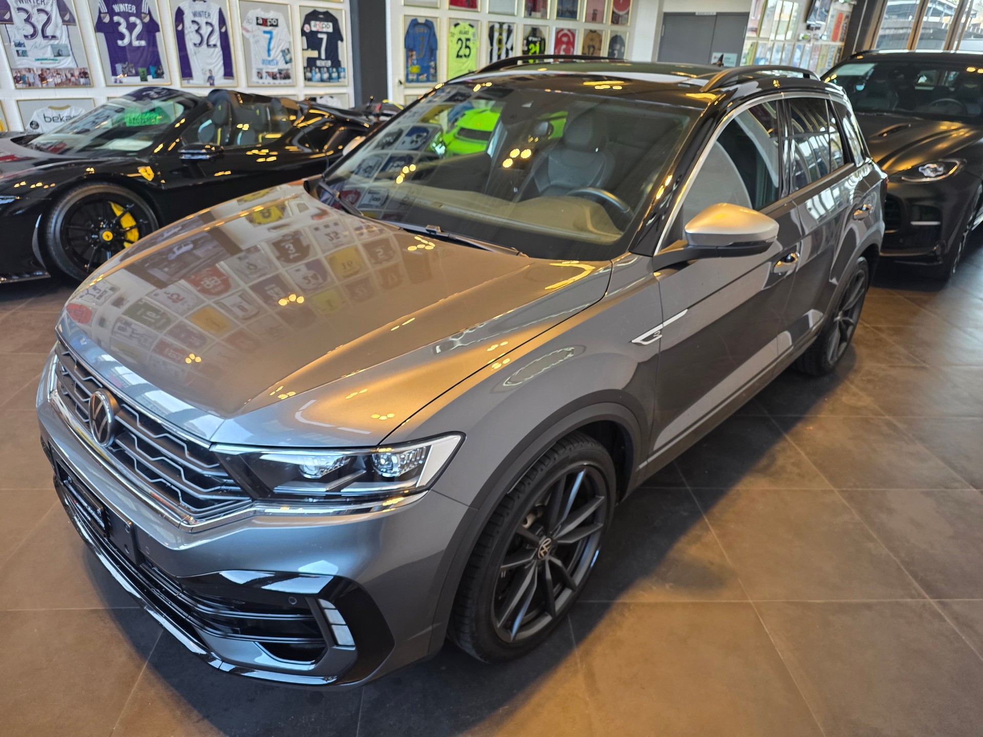 VW T-Roc 2.0 TSI R 4M-image-2