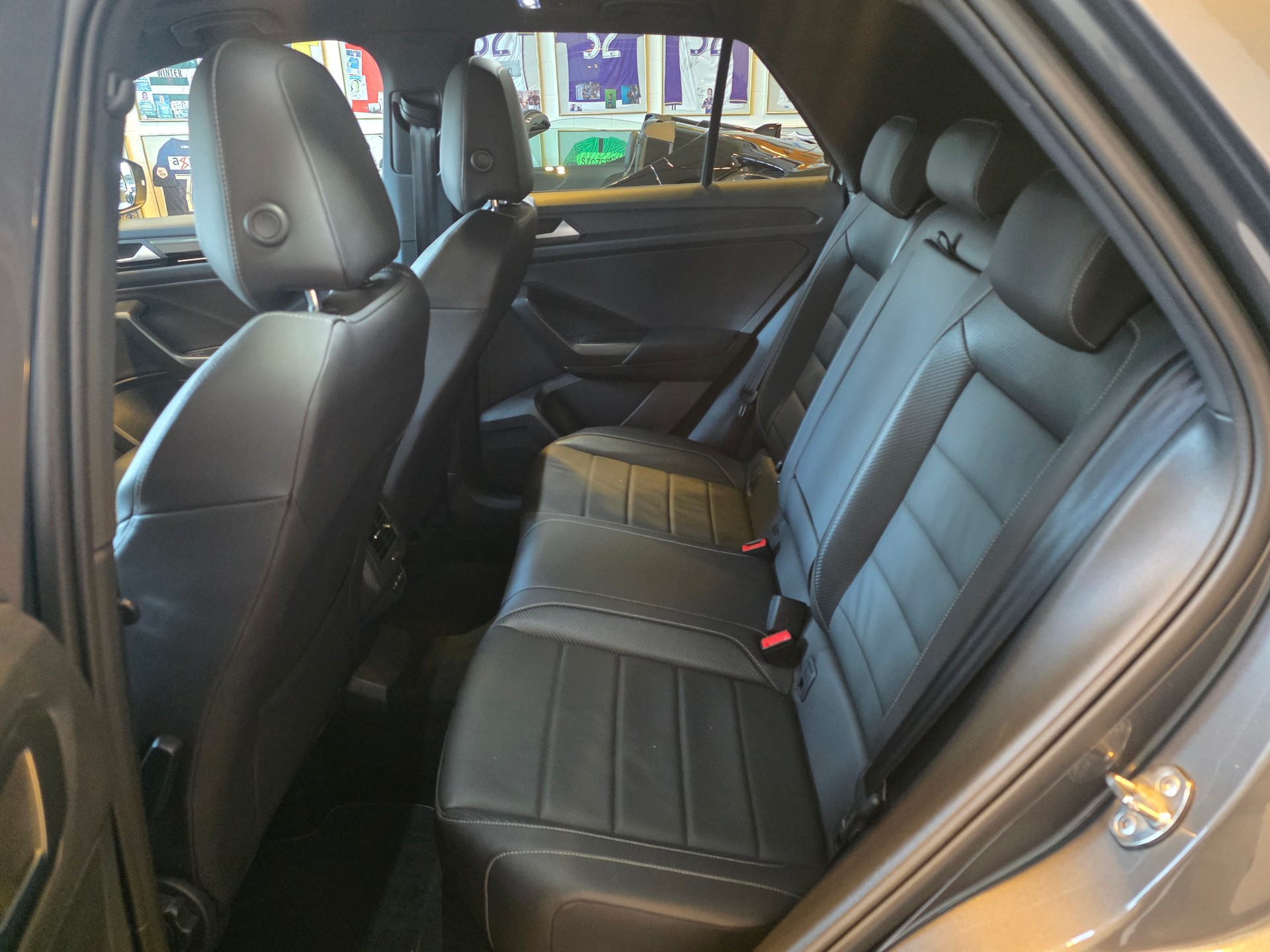 VW T-Roc 2.0 TSI R 4M-image-11