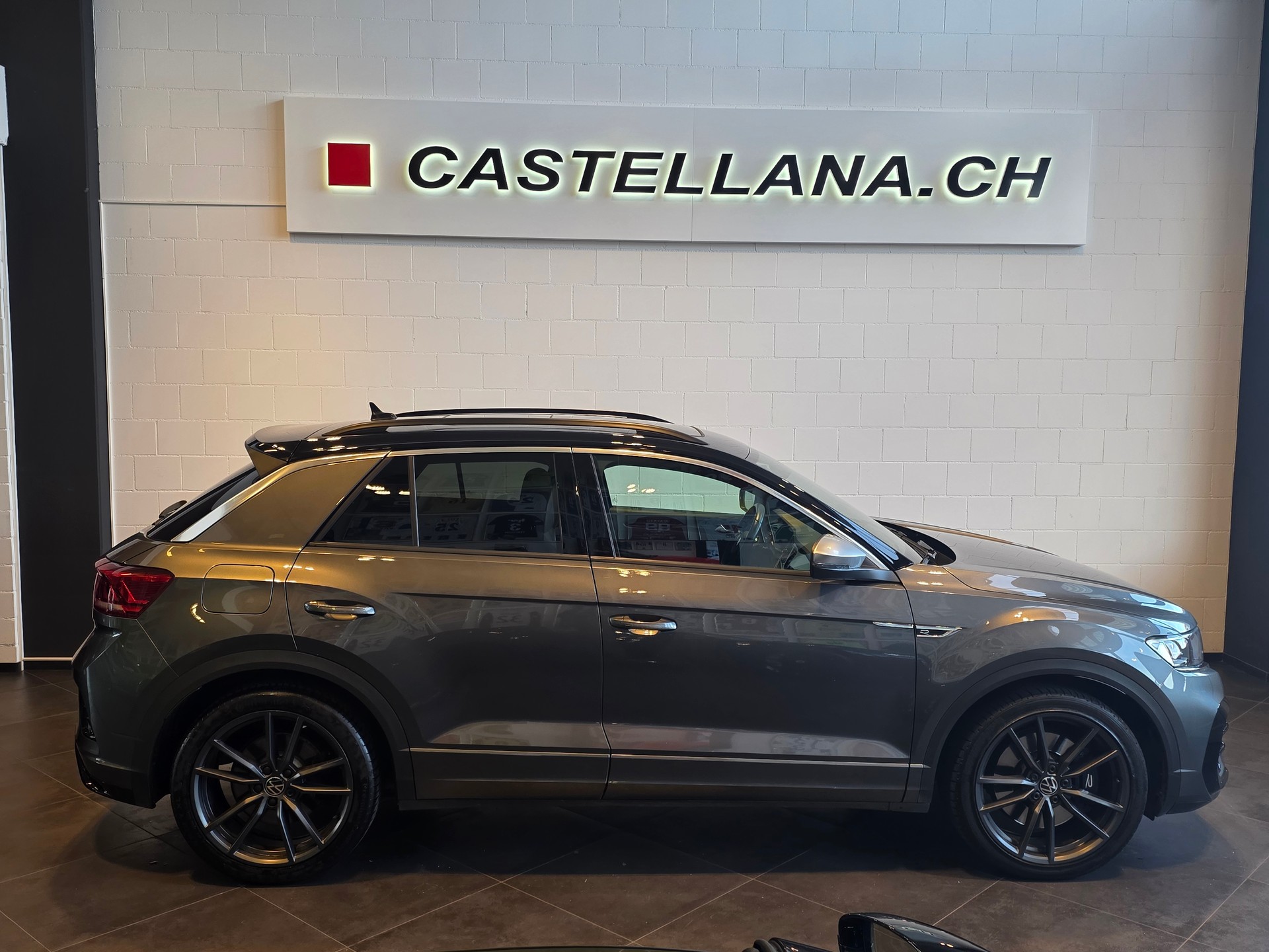 VW T-Roc 2.0 TSI R 4M-image-5