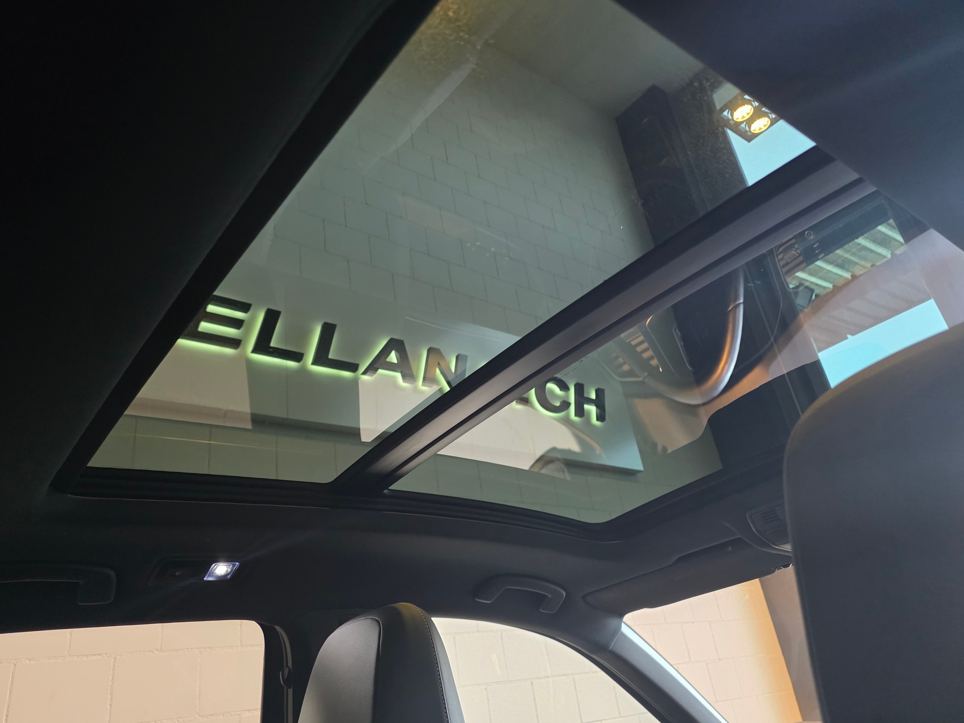 VW T-Roc 2.0 TSI R 4M-image-19