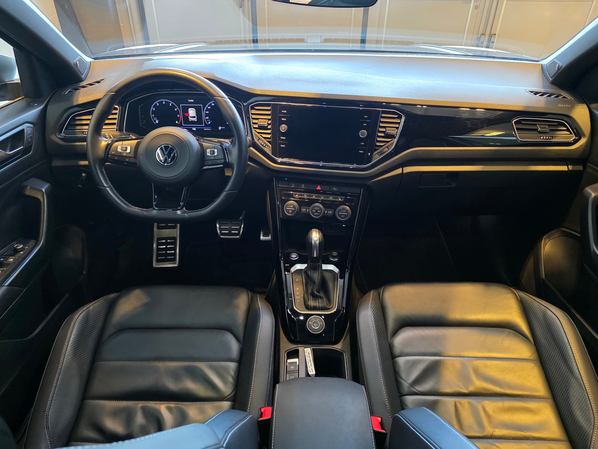 VW T-Roc 2.0 TSI R 4M-image-17