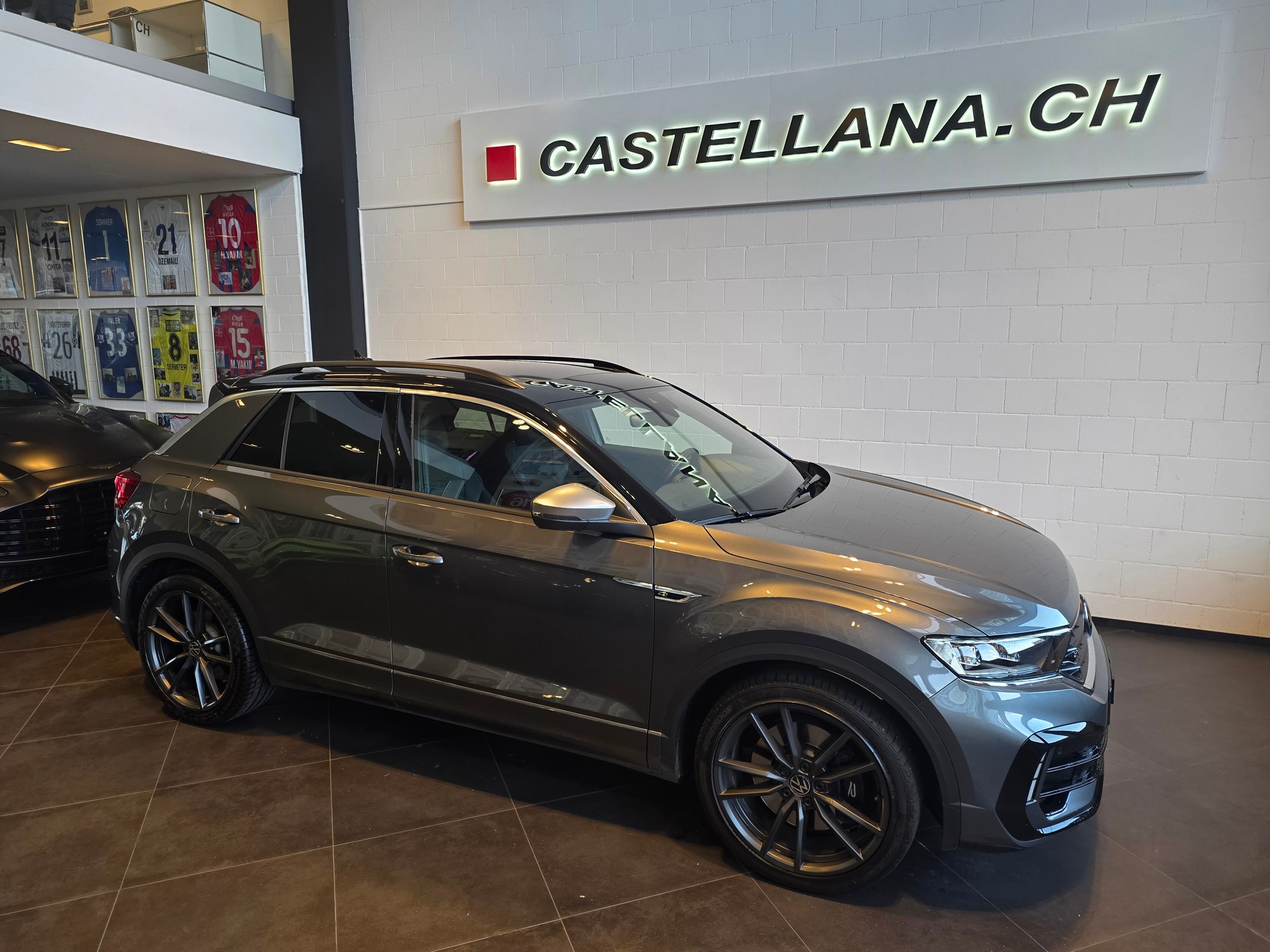 VW T-Roc 2.0 TSI R 4M-image-0