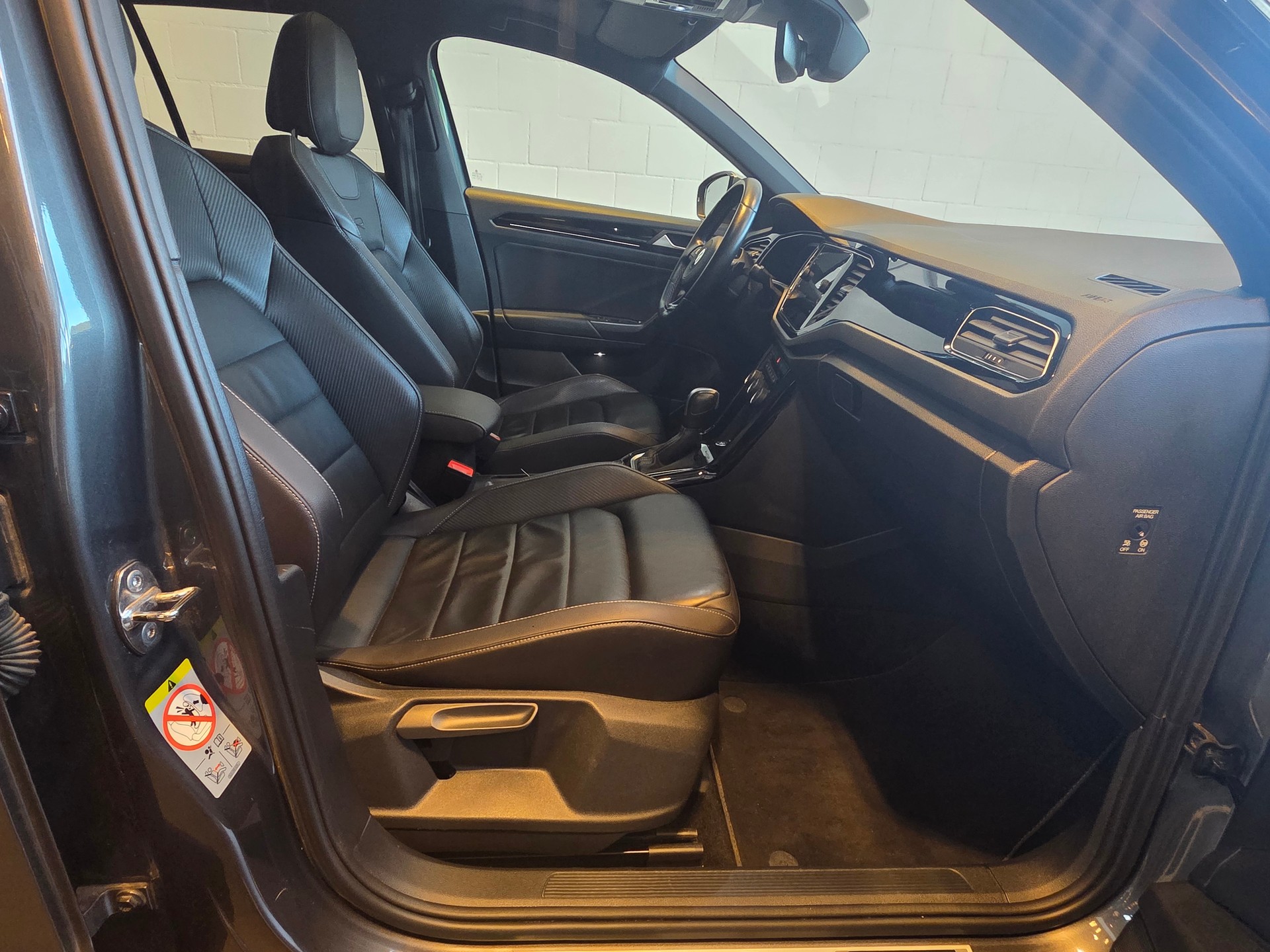 VW T-Roc 2.0 TSI R 4M-image-15
