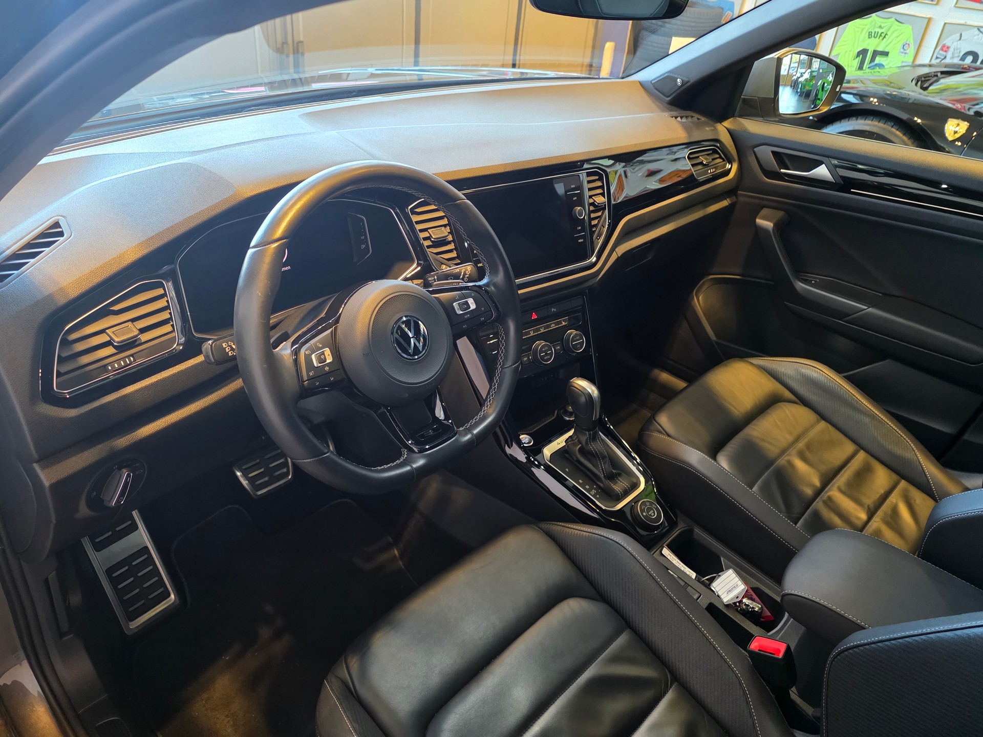 VW T-Roc 2.0 TSI R 4M-image-9