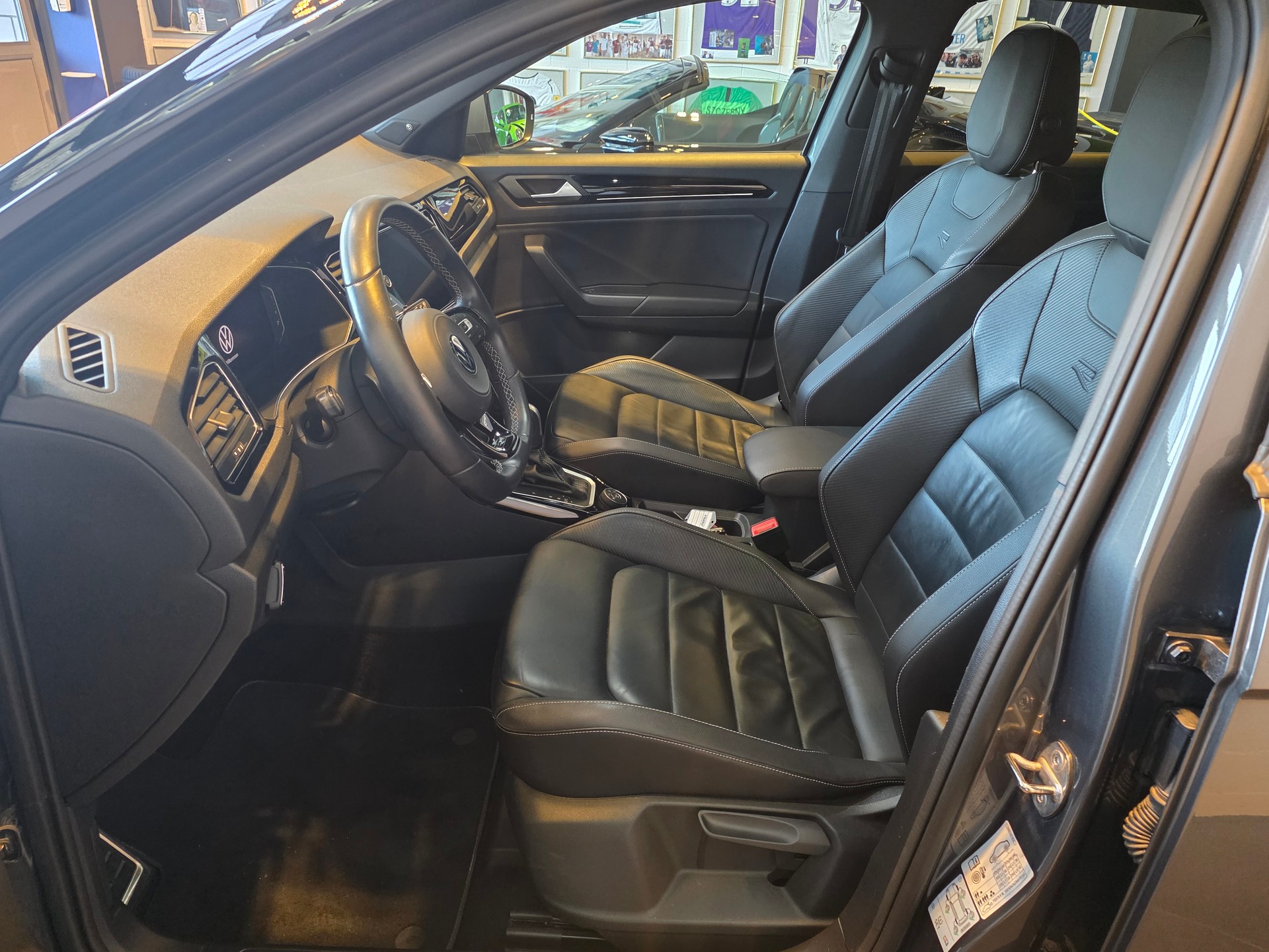 VW T-Roc 2.0 TSI R 4M-image-7