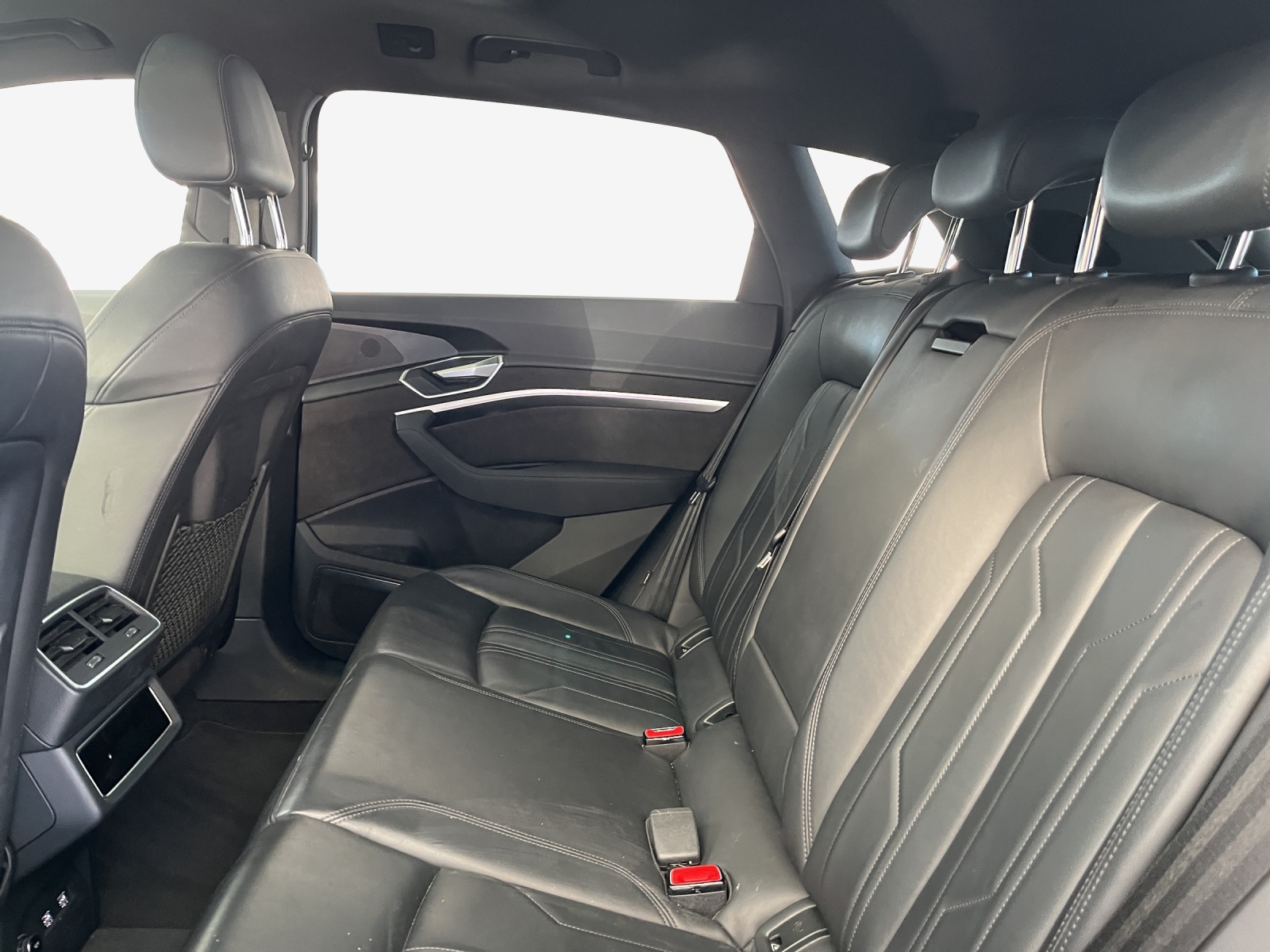 AUDI e-tron 55 Advanced quattro-image-10