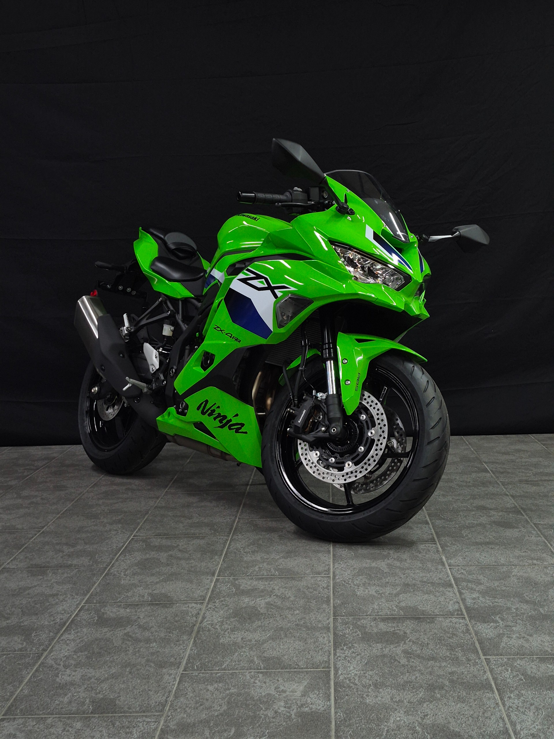 KAWASAKI Ninja ZX-4RR-image-3