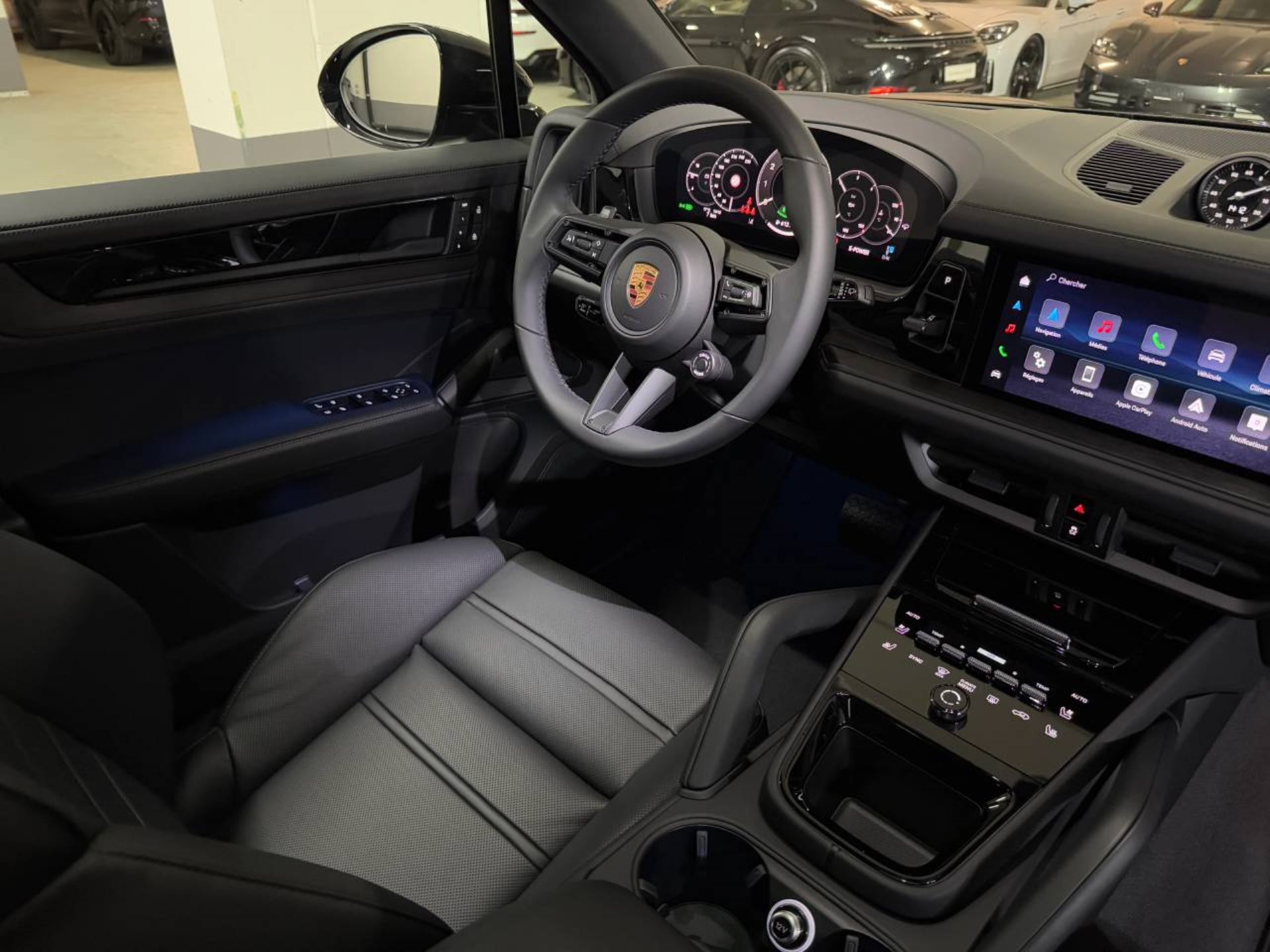 PORSCHE Cayenne E-Hybrid Black Edition-image-16