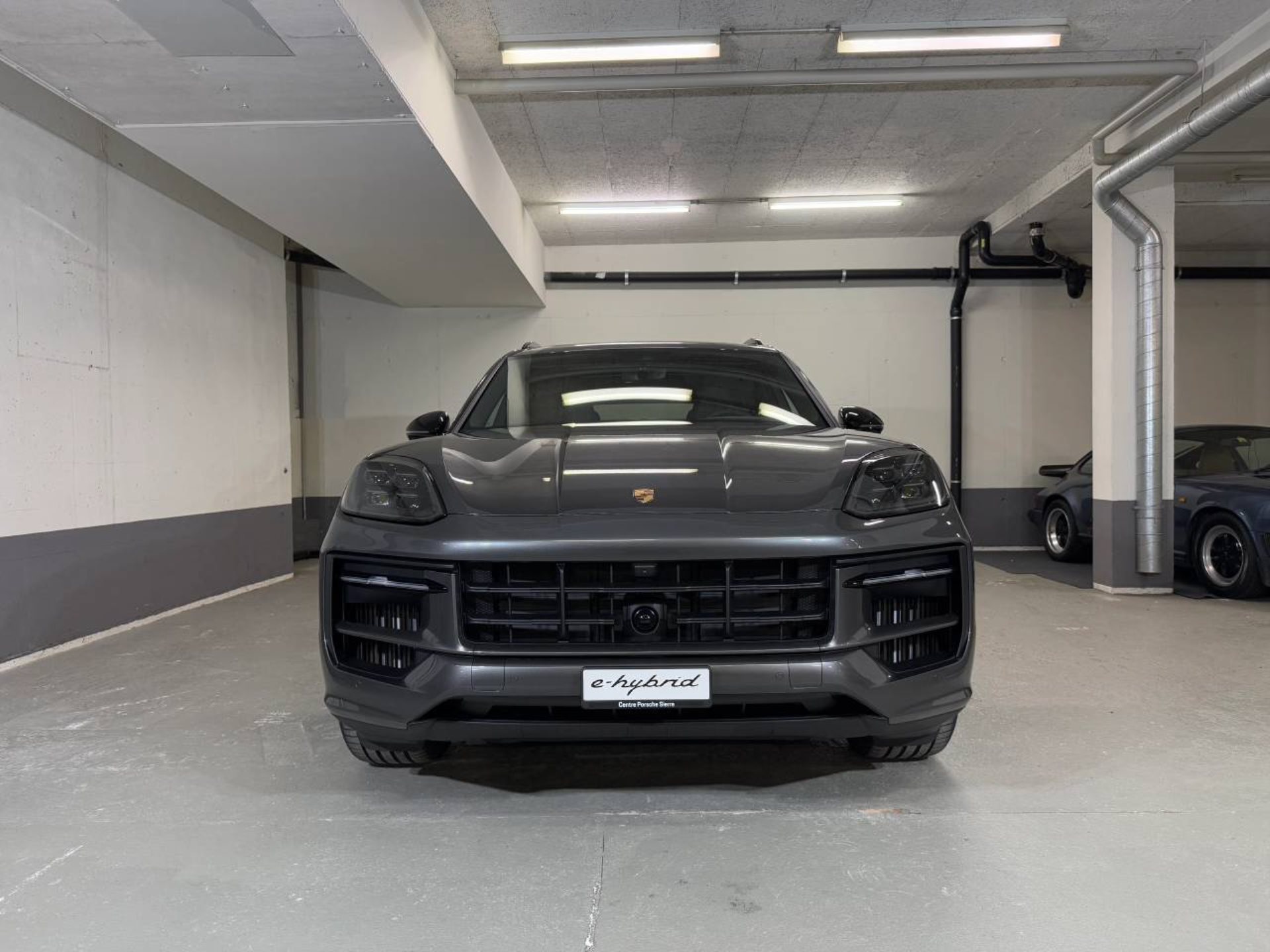 PORSCHE Cayenne E-Hybrid Black Edition-image-8