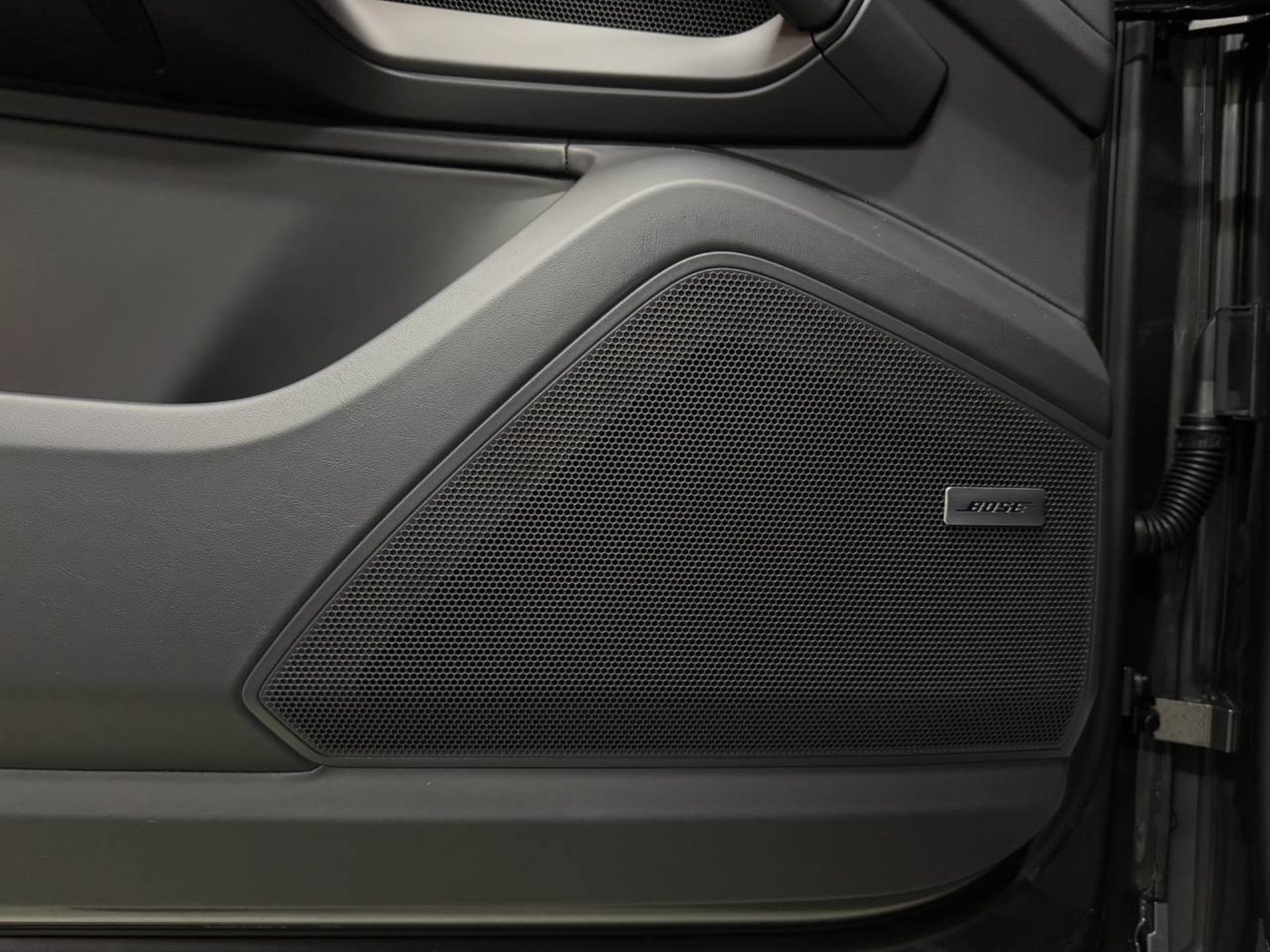 PORSCHE Cayenne E-Hybrid Black Edition-image-24
