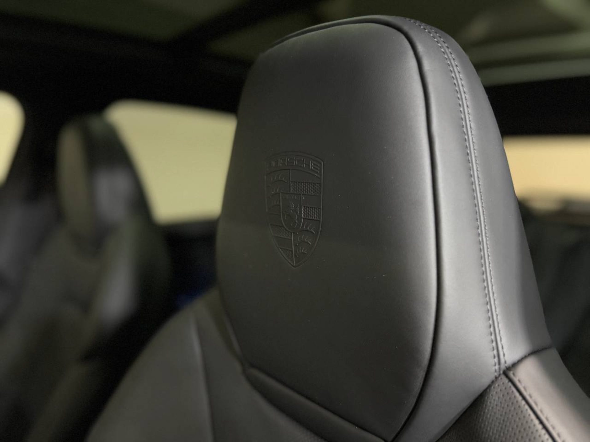 PORSCHE Cayenne E-Hybrid Black Edition-image-26
