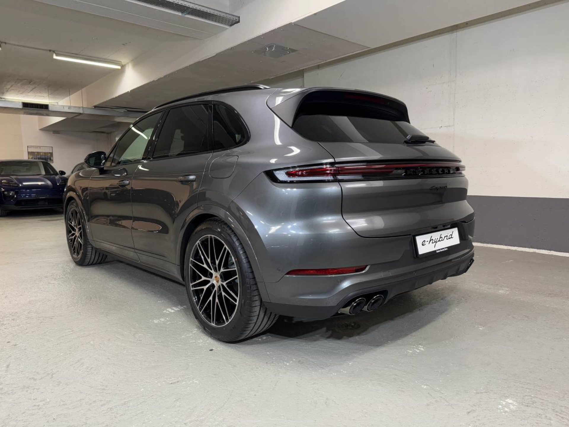 PORSCHE Cayenne E-Hybrid Black Edition-image-2