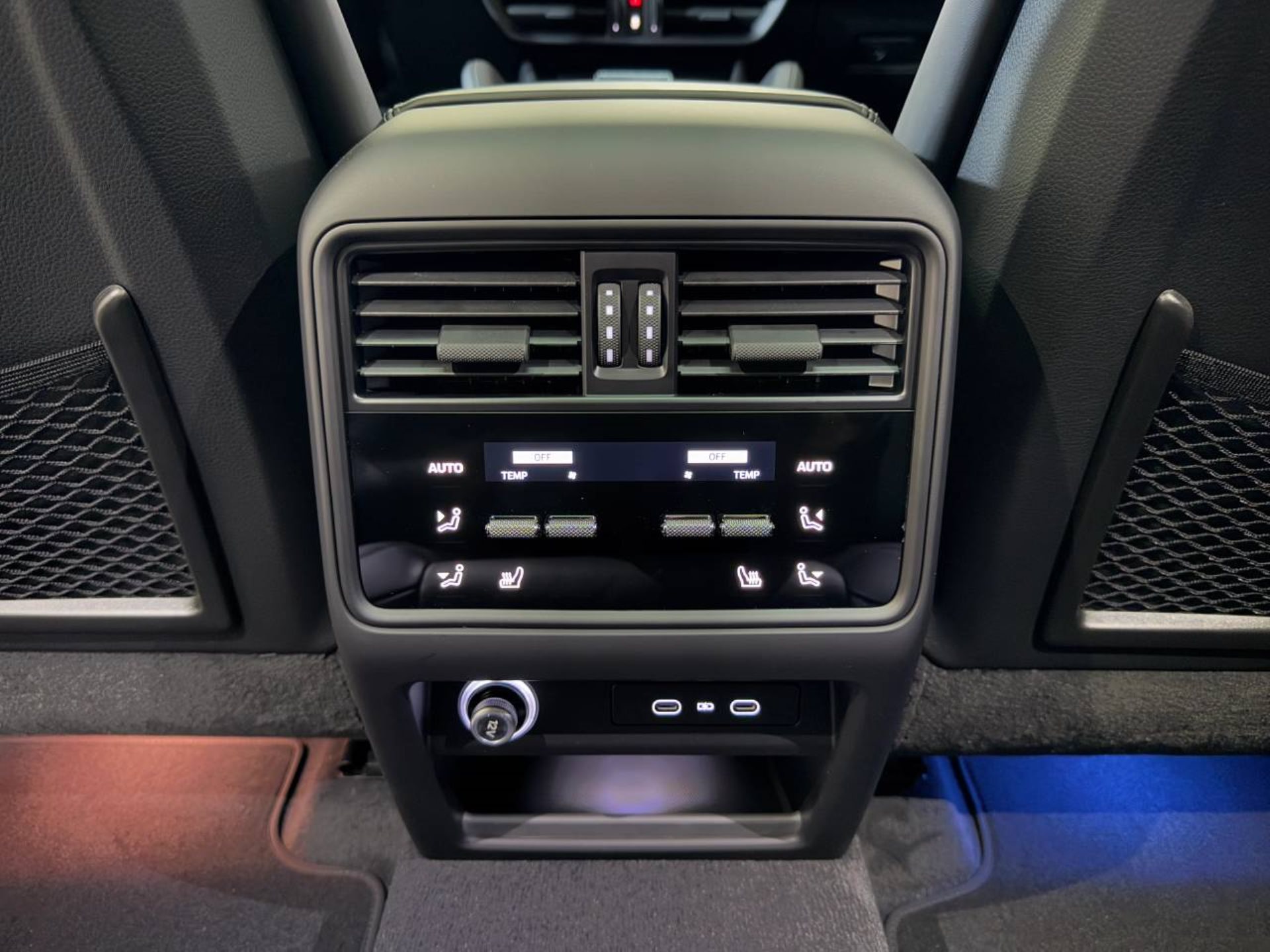 PORSCHE Cayenne E-Hybrid Black Edition-image-21