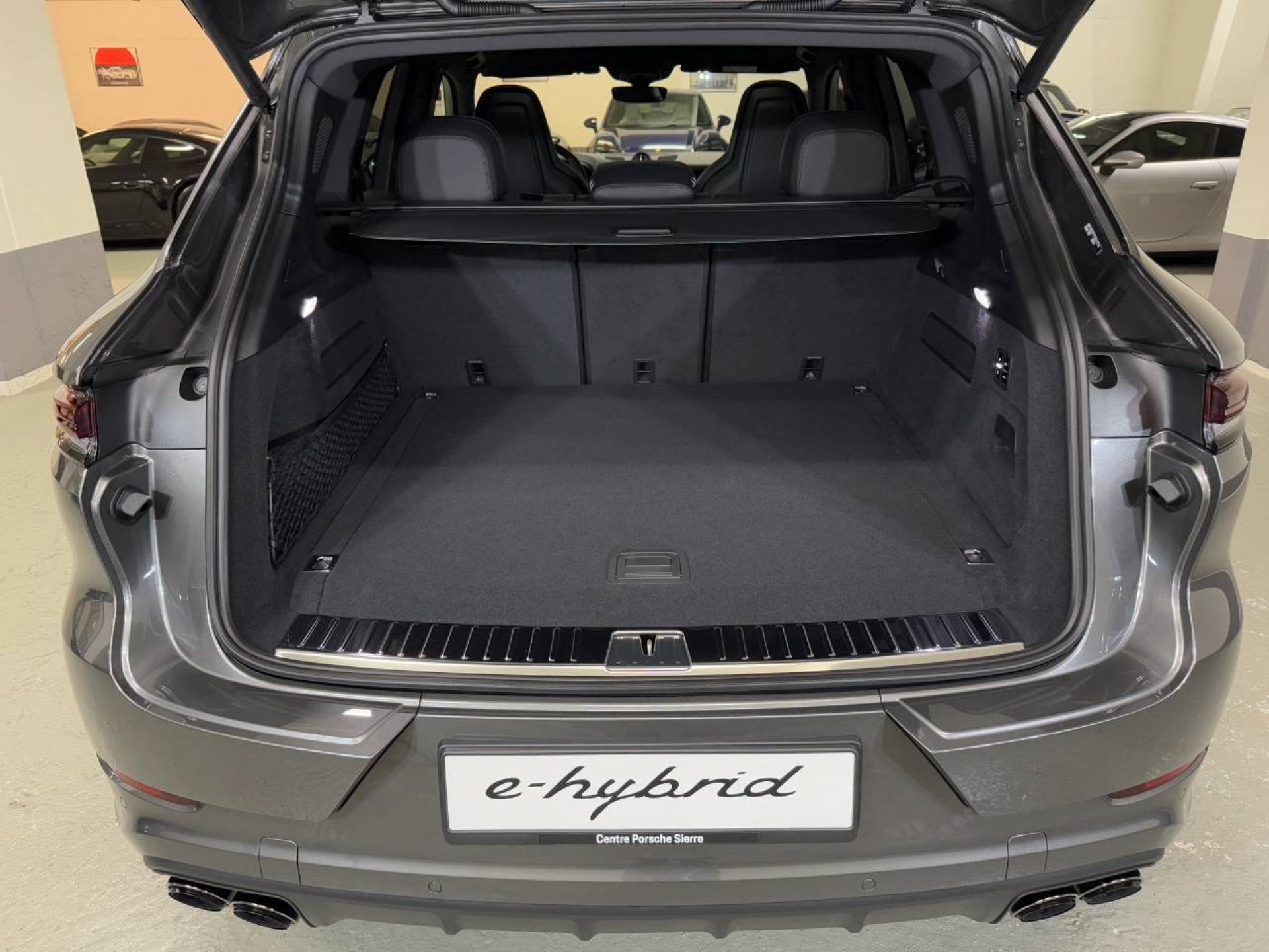 PORSCHE Cayenne E-Hybrid Black Edition-image-10