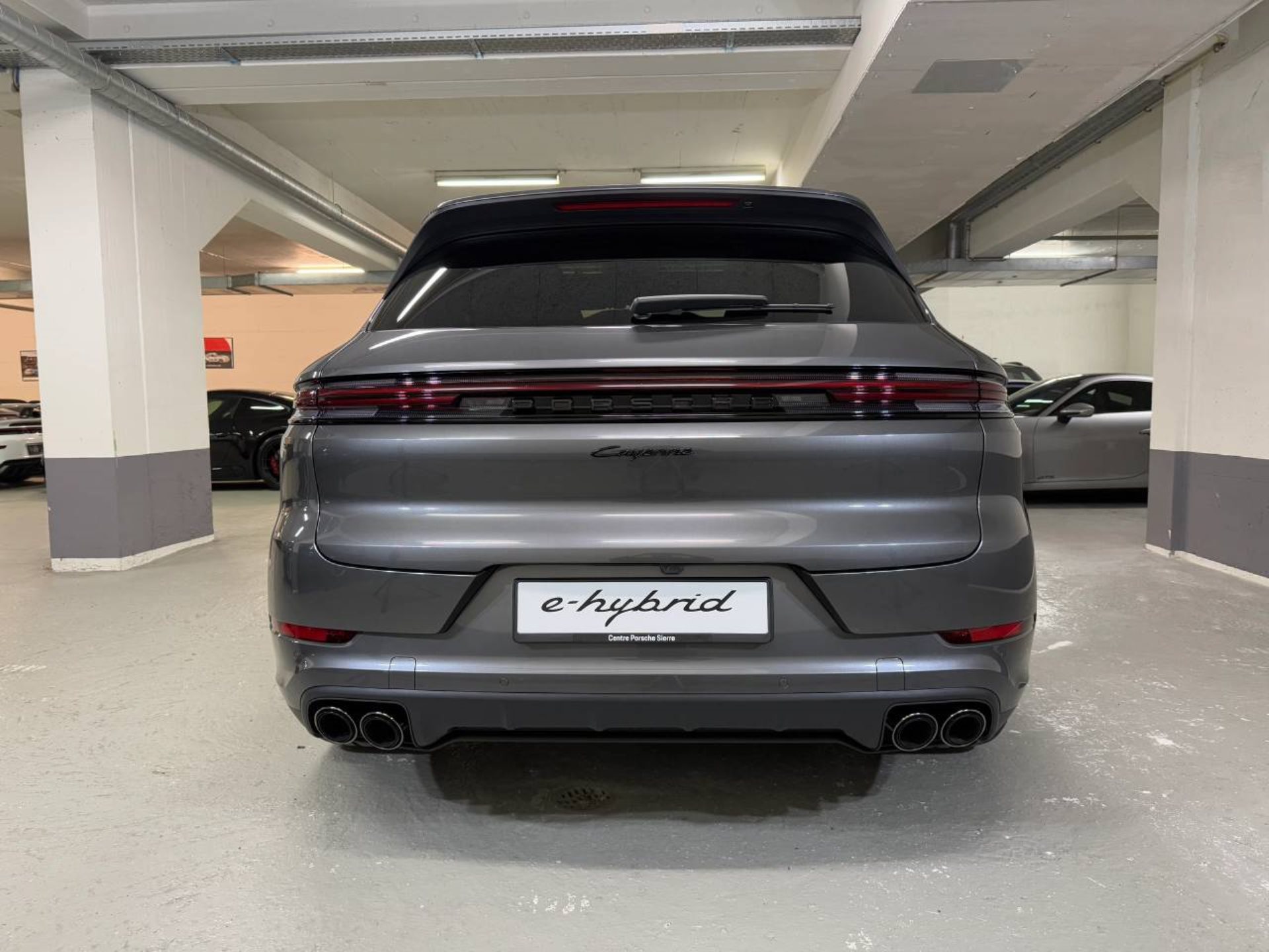 PORSCHE Cayenne E-Hybrid Black Edition-image-5