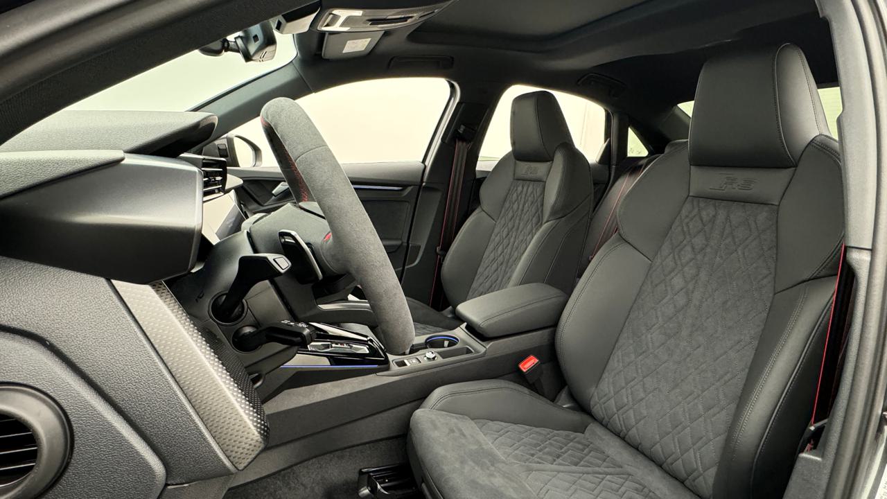 AUDI RS3 Limousine 2.5 TSI quattro S-tronic-image-4
