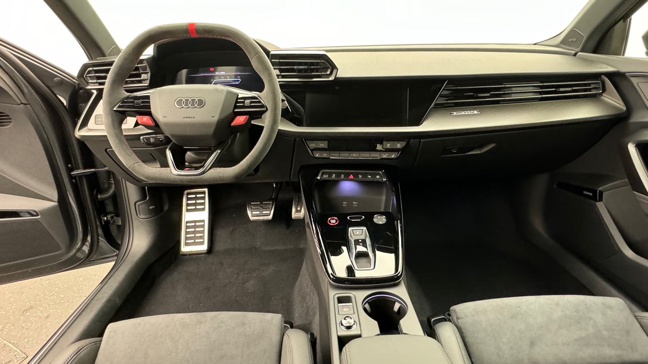 AUDI RS3 Limousine 2.5 TSI quattro S-tronic-image-5