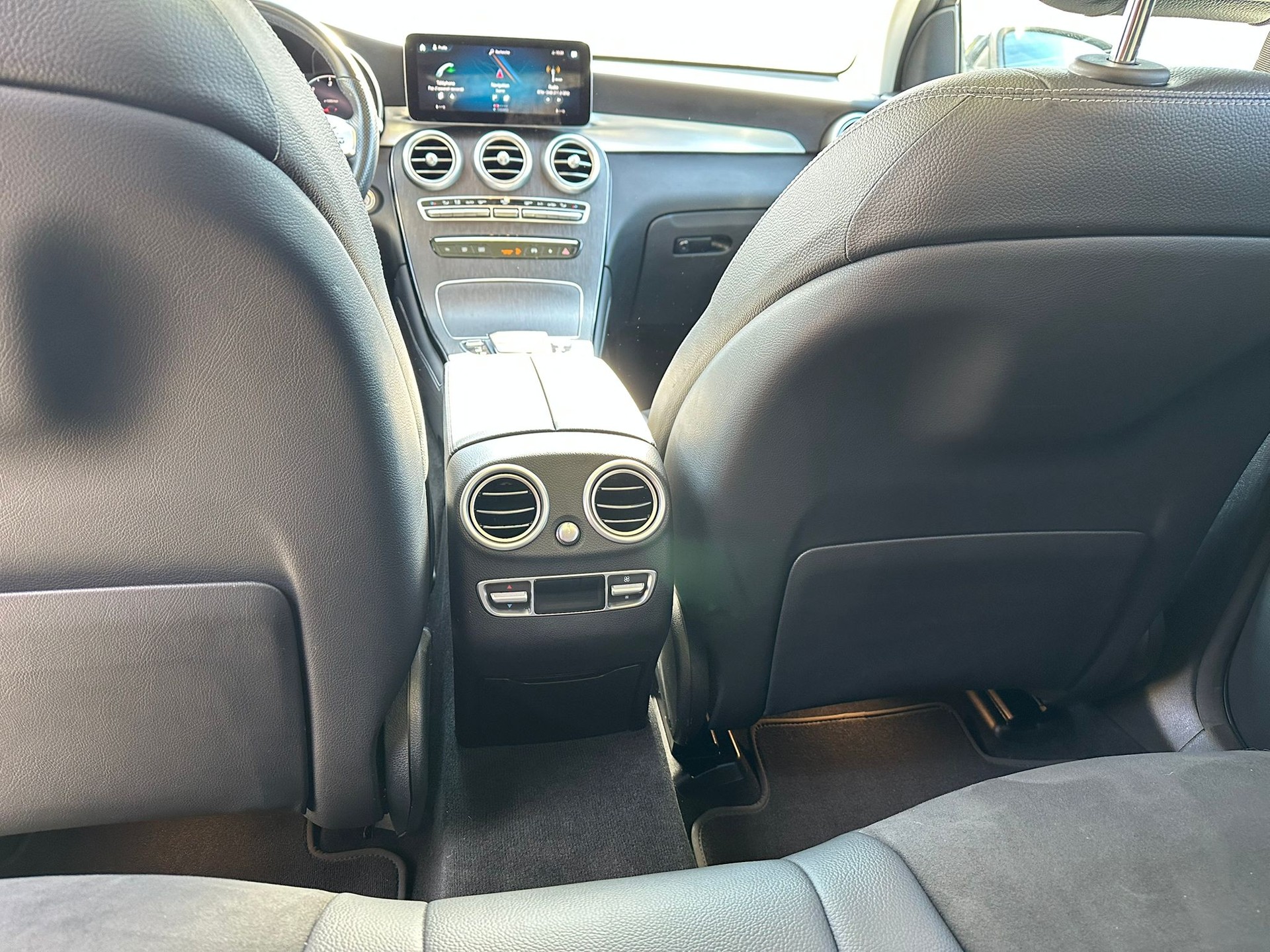 MERCEDES-BENZ GLC 300 d AMG Line 4Matic 9G-Tronic-image-15