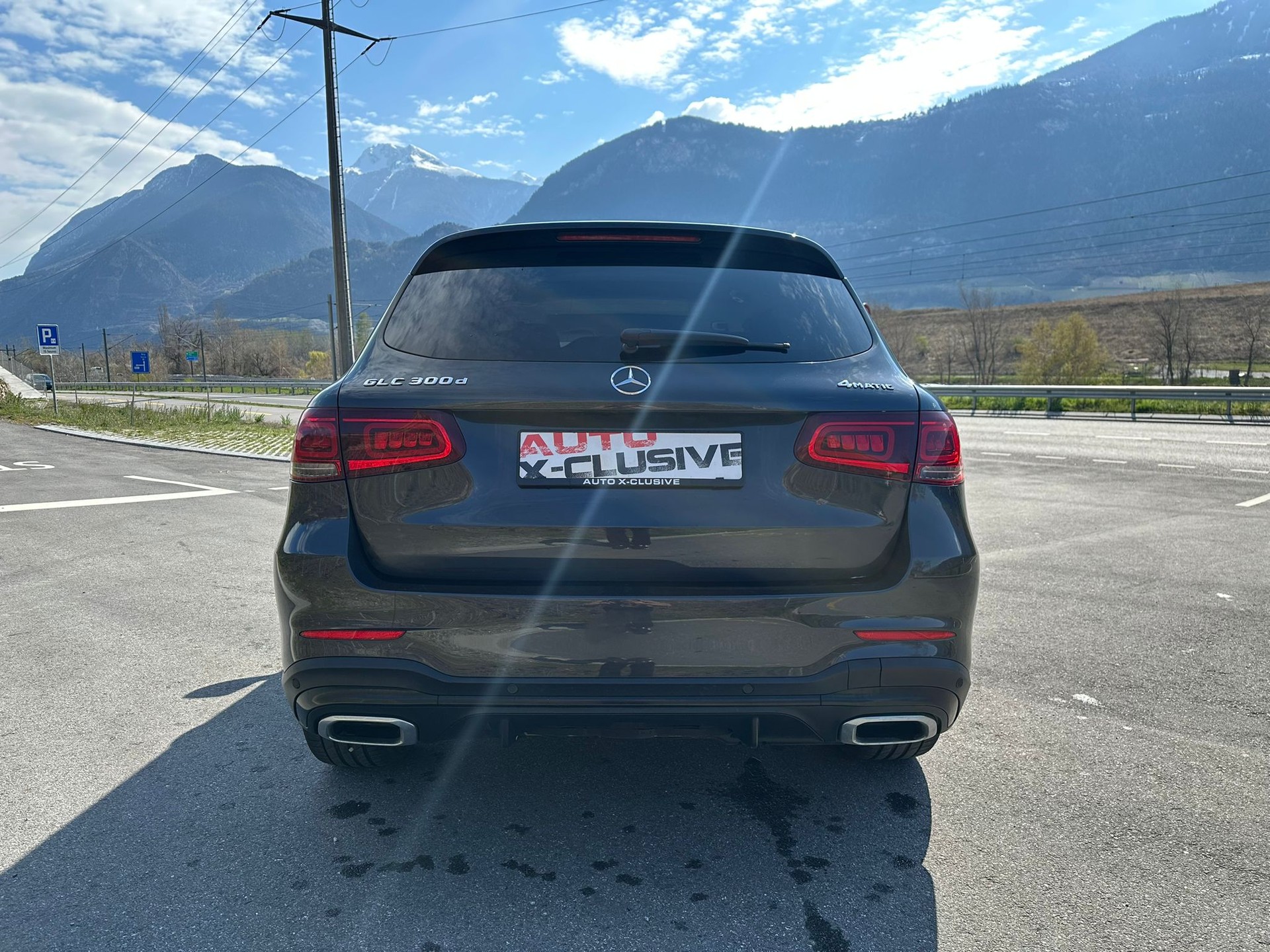 MERCEDES-BENZ GLC 300 d AMG Line 4Matic 9G-Tronic-image-5