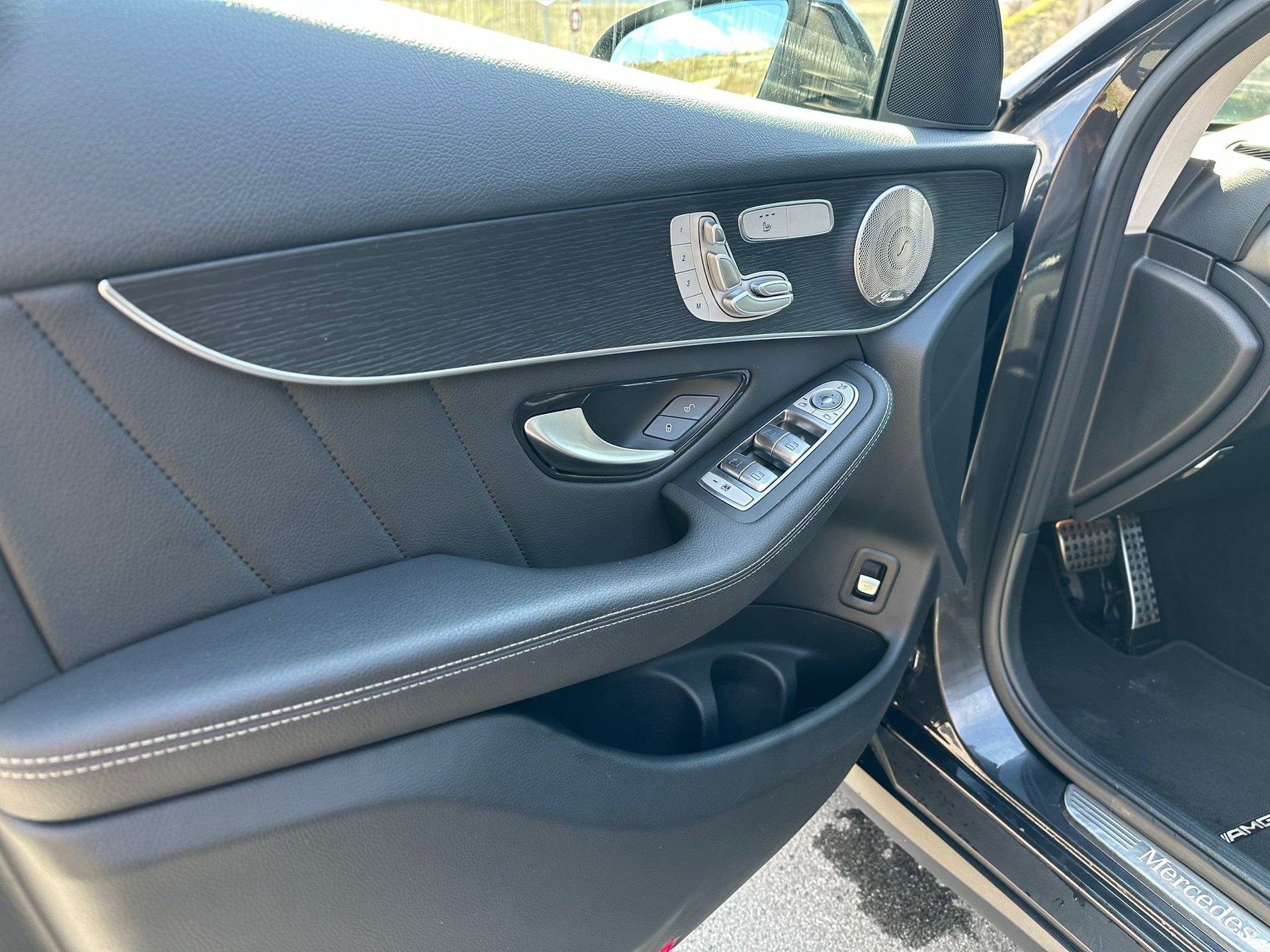 MERCEDES-BENZ GLC 300 d AMG Line 4Matic 9G-Tronic-image-11
