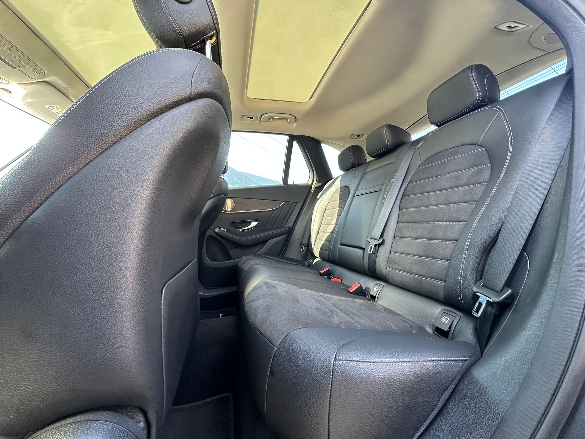 MERCEDES-BENZ GLC 300 d AMG Line 4Matic 9G-Tronic-image-14