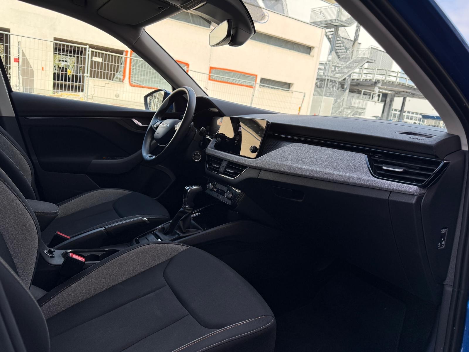 SKODA Kamiq 1.0 TSI Selection DSG 116PS-image-12