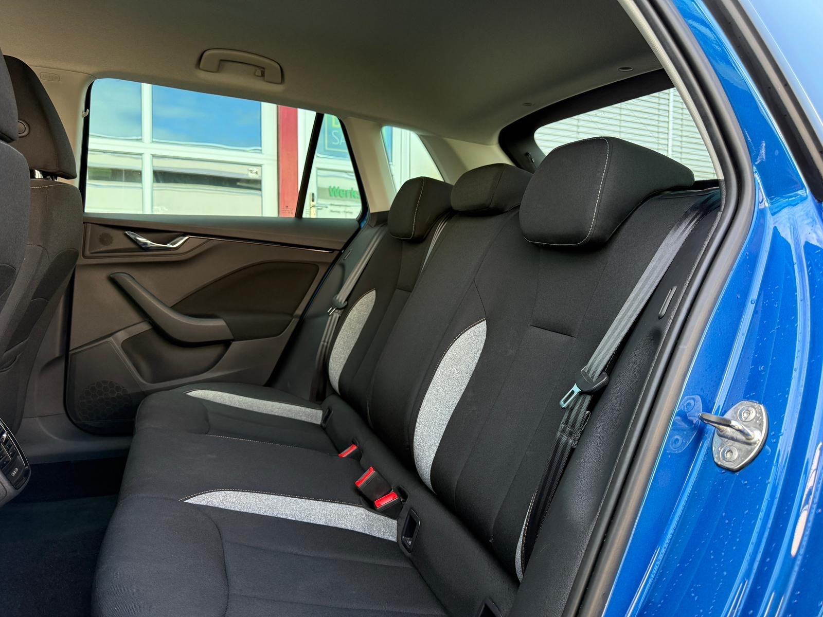SKODA Kamiq 1.0 TSI Selection DSG 116PS-image-13