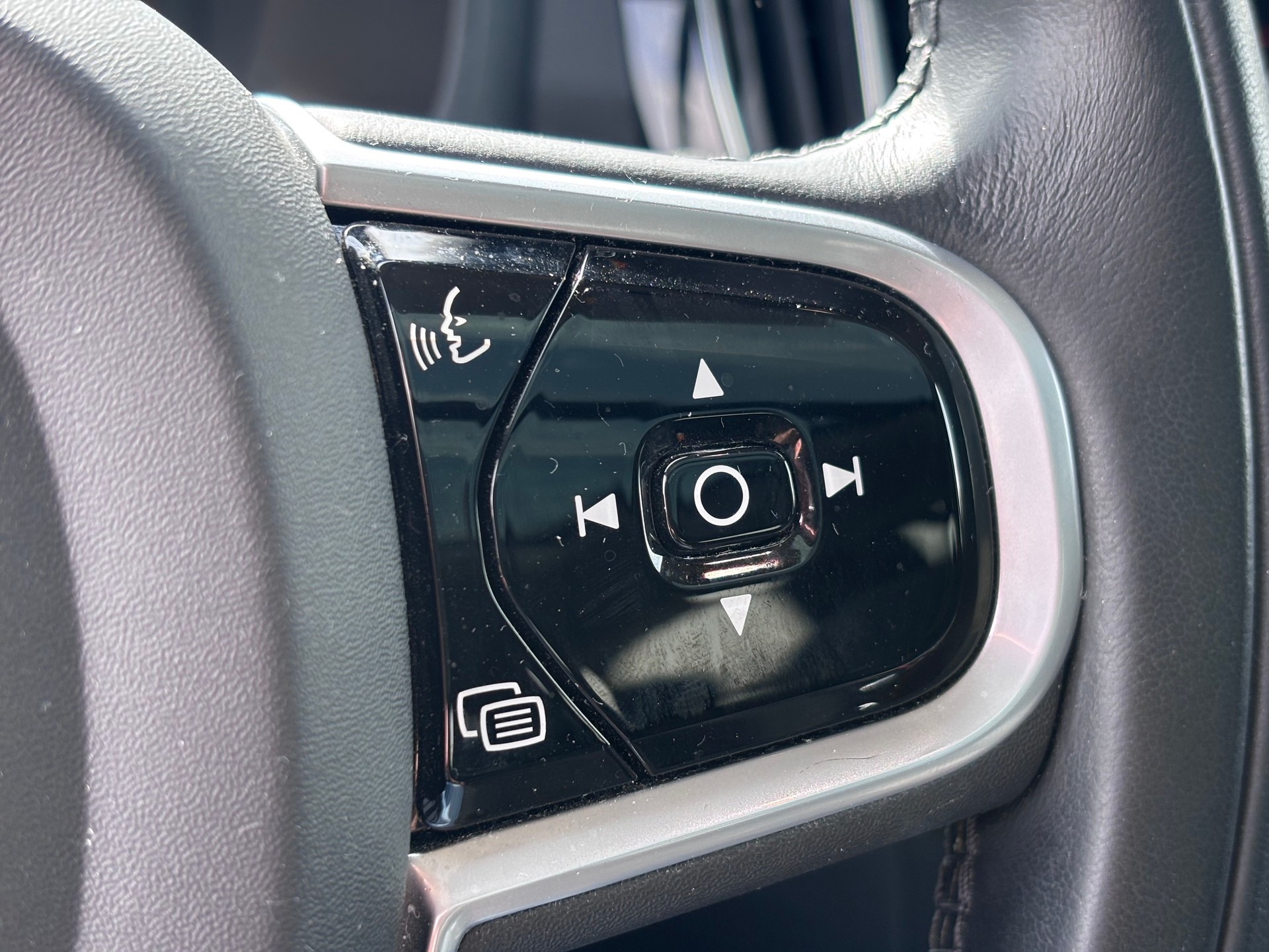 VOLVO V60 Cross Country B5 Benzin Mild Hybrid AWD Geartronic-image-17