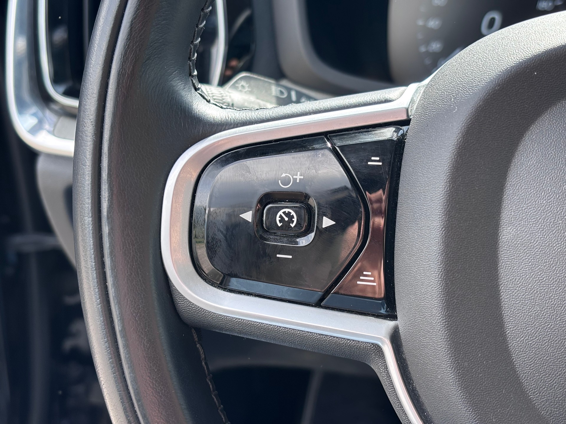 VOLVO V60 Cross Country B5 Benzin Mild Hybrid AWD Geartronic-image-16