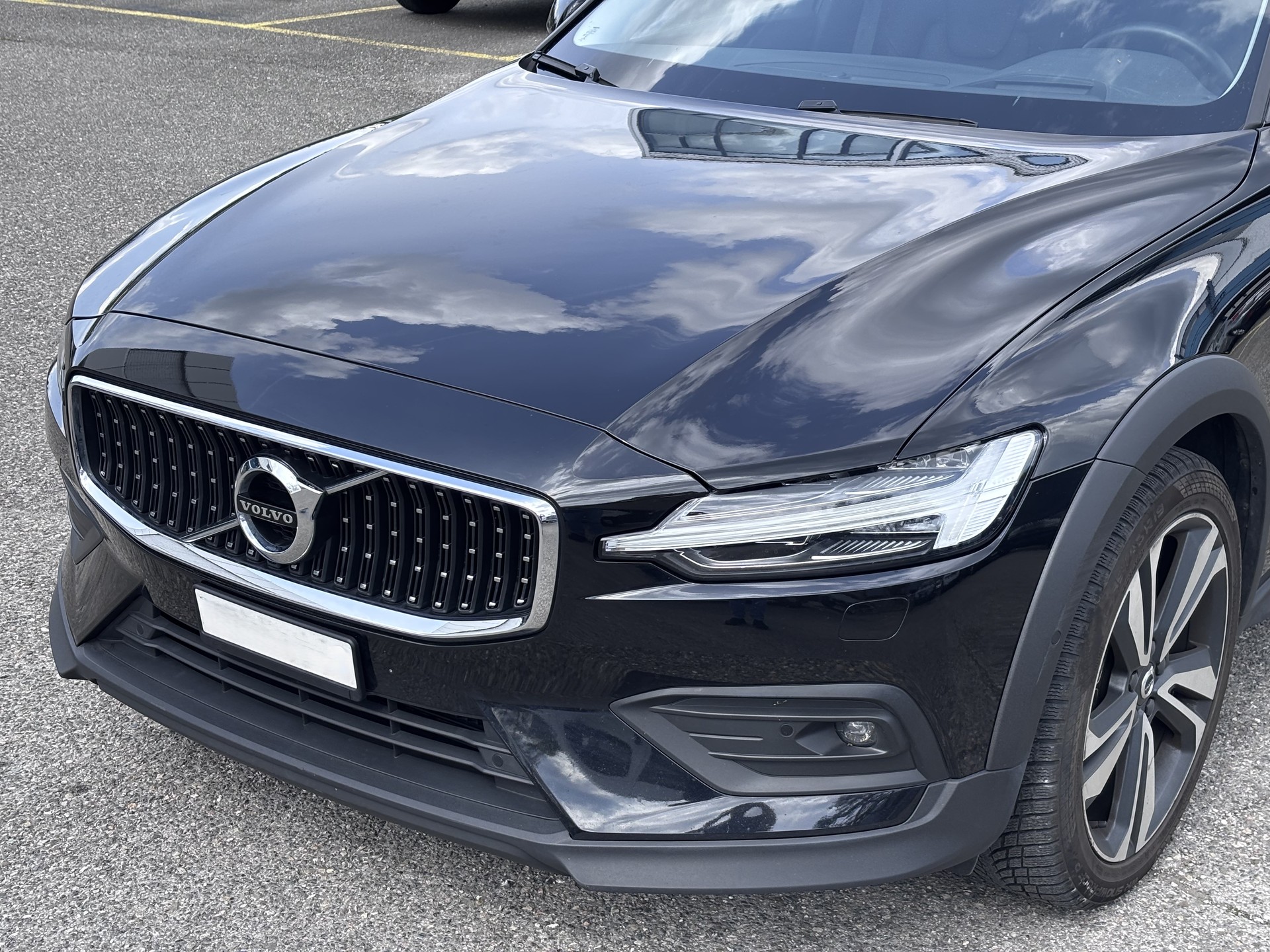VOLVO V60 Cross Country B5 Benzin Mild Hybrid AWD Geartronic-image-1
